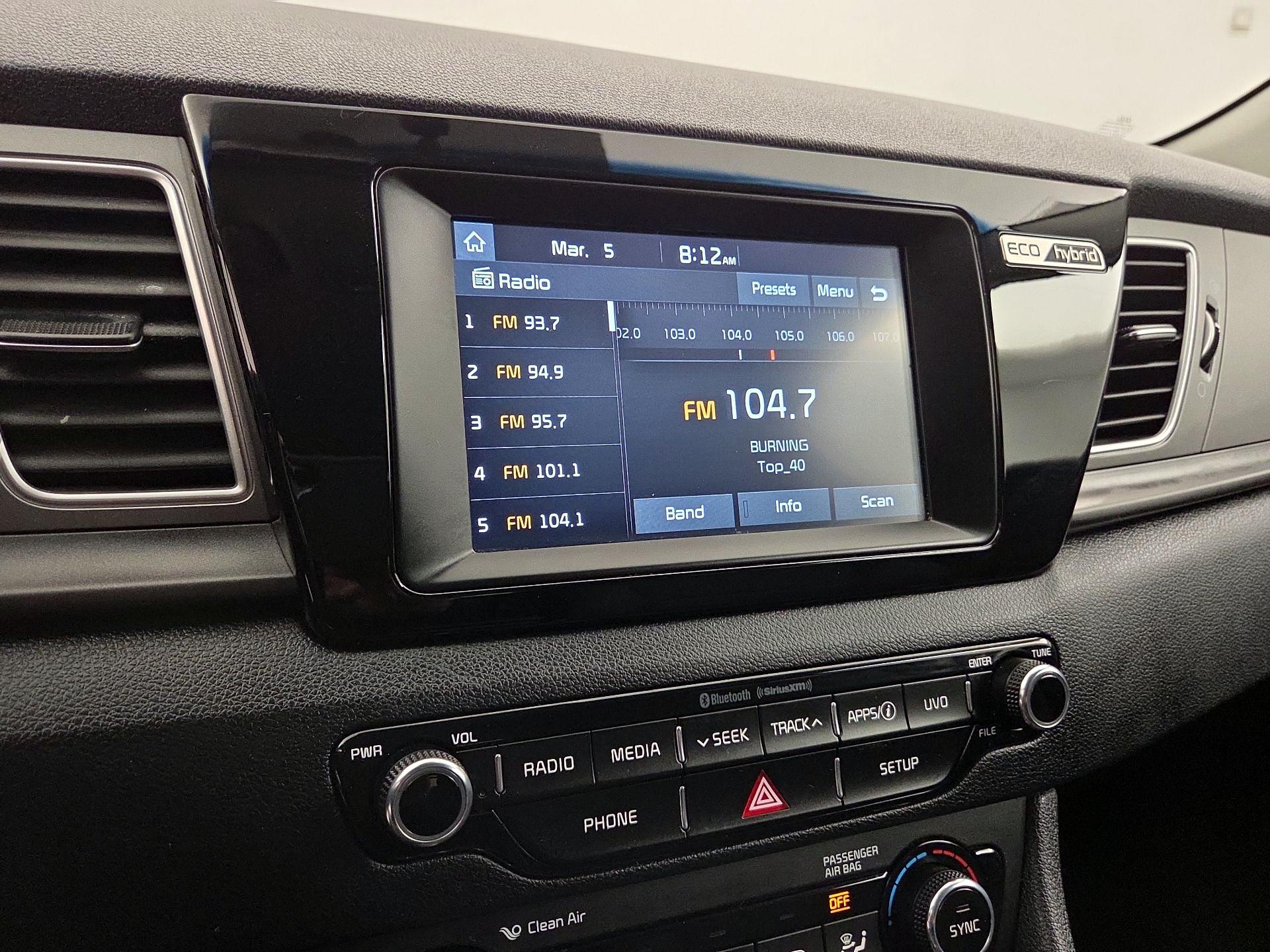 Thumbnail: 2017 Kia Niro - 15