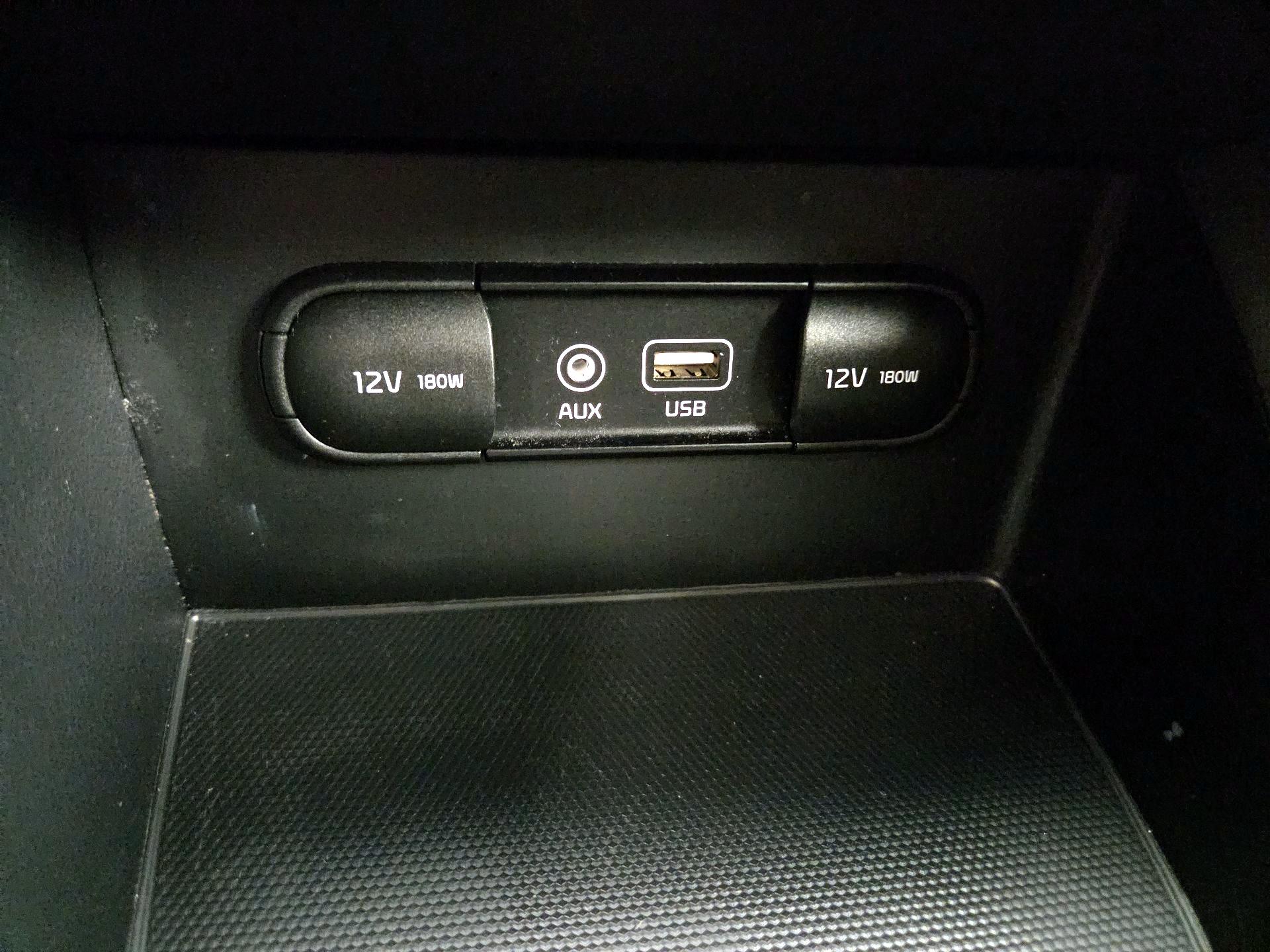 Thumbnail: 2017 Kia Niro - 18