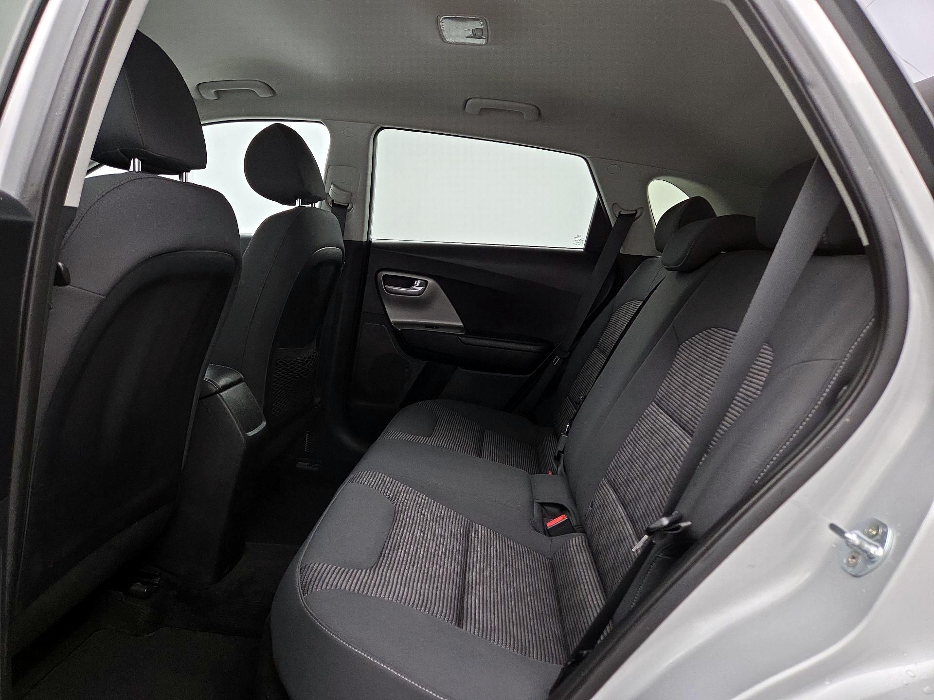 Thumbnail: 2017 Kia Niro - 19