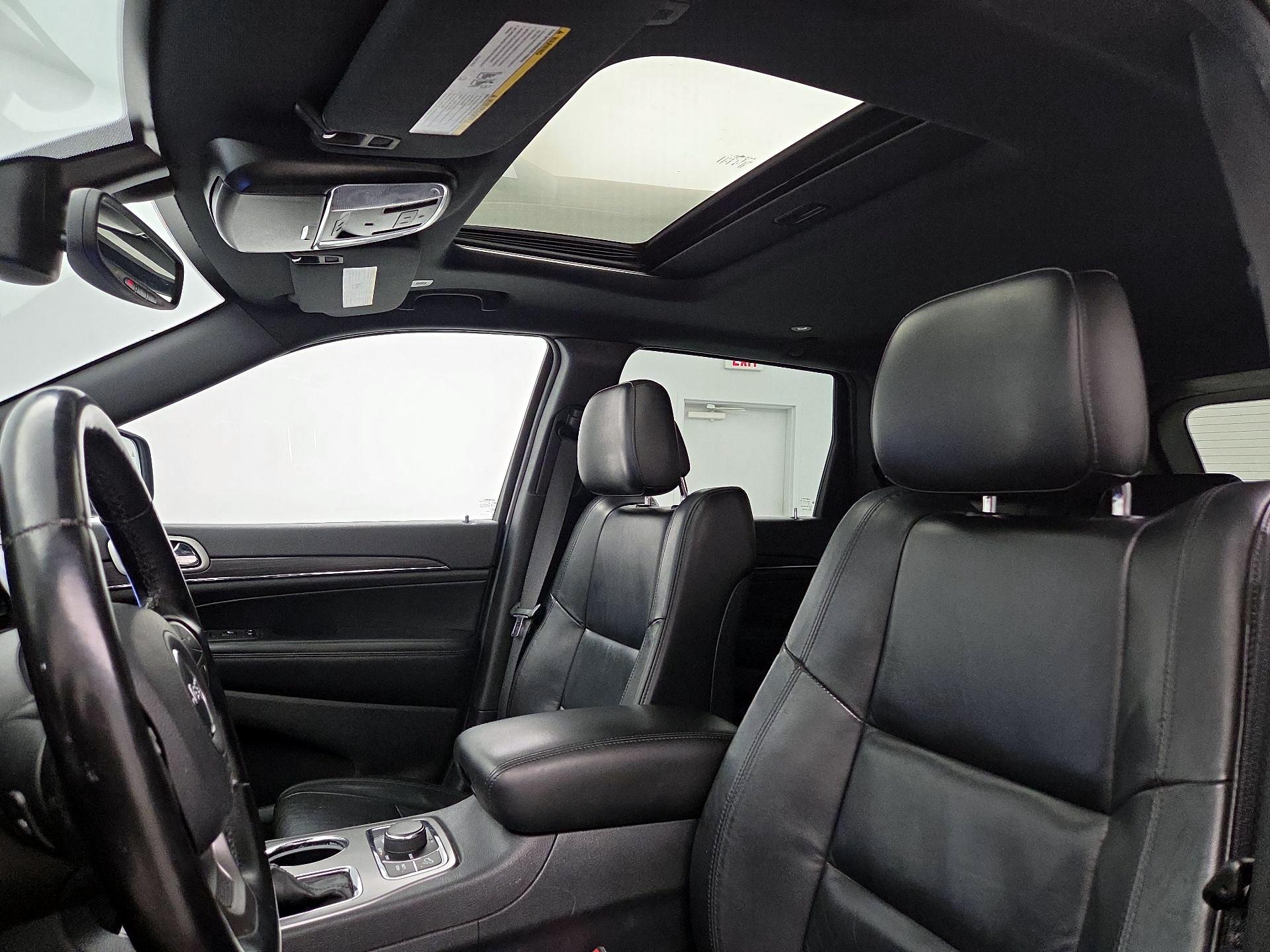 Thumbnail: 2020 Jeep Grand Cherokee - 20