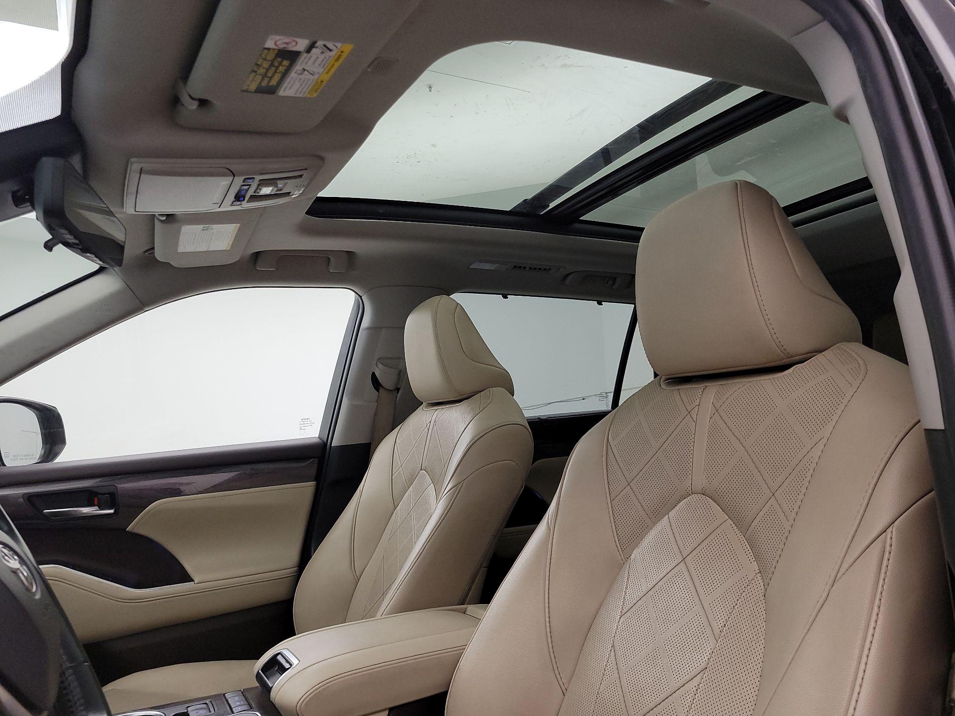 Thumbnail: 2021 Toyota Highlander - 20