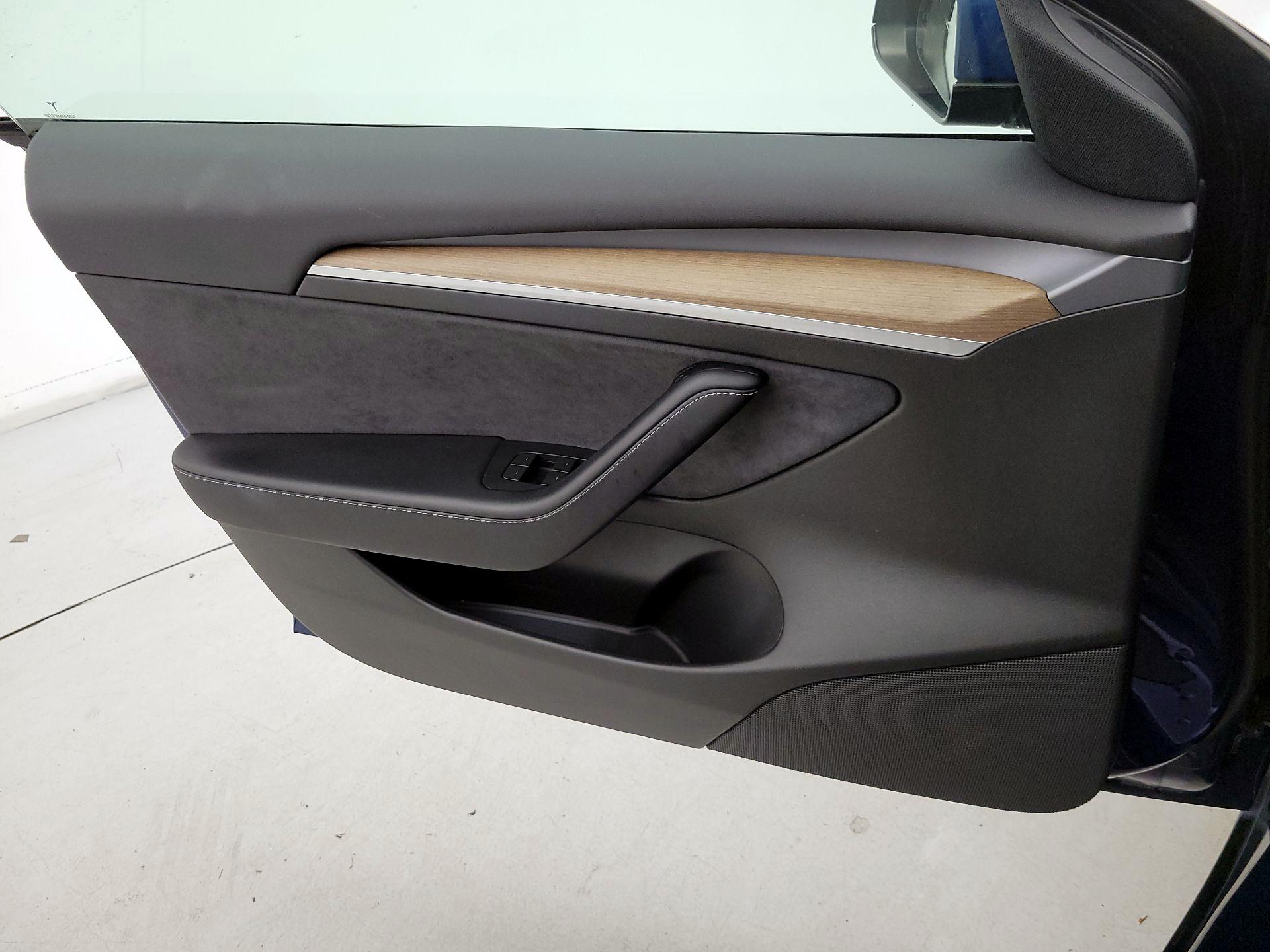 Thumbnail: 2022 Tesla Model 3 - 12