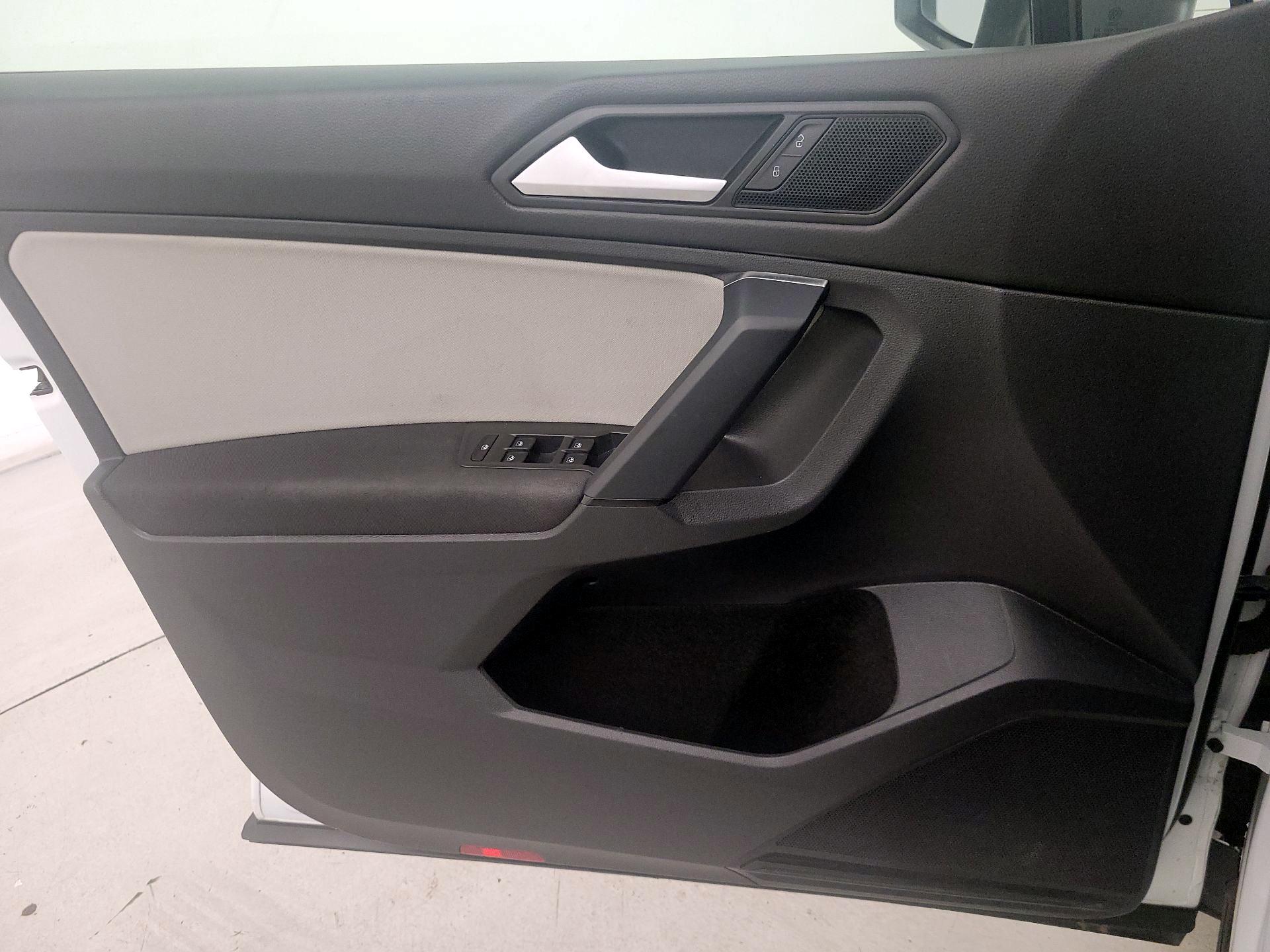 Thumbnail: 2019 Volkswagen Tiguan - 12