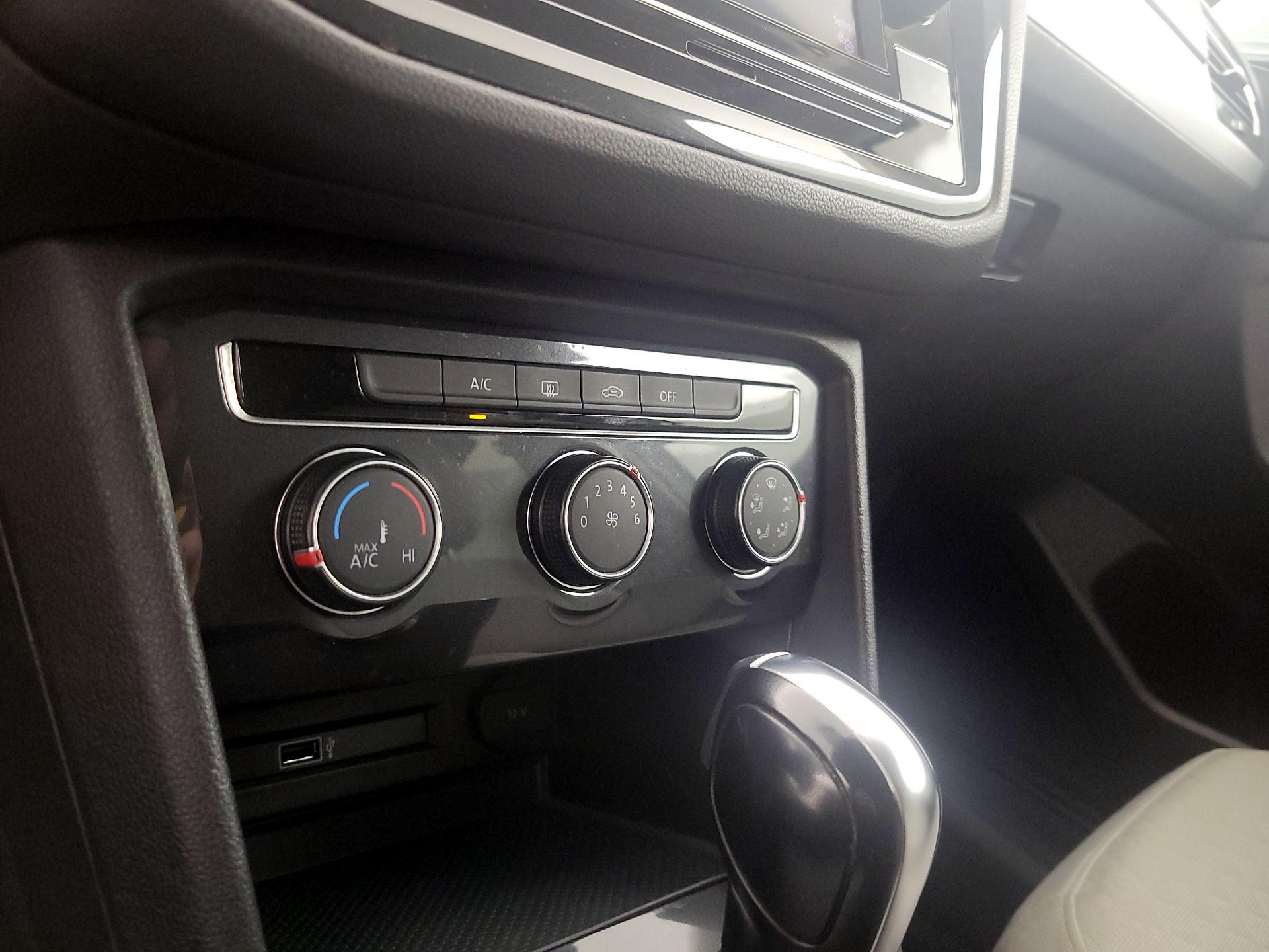 Thumbnail: 2019 Volkswagen Tiguan - 16