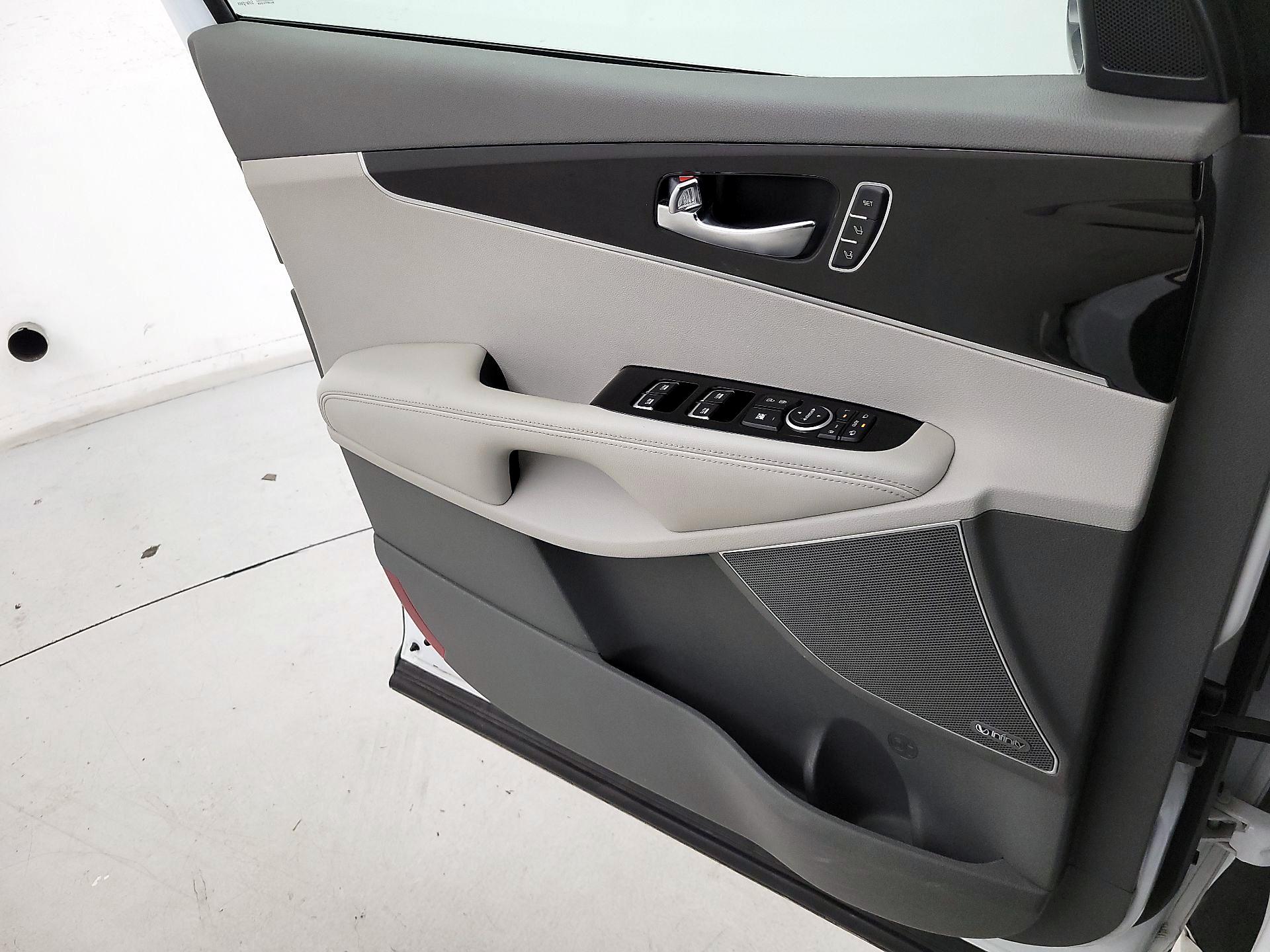 Thumbnail: 2017 Kia Sorento - 12