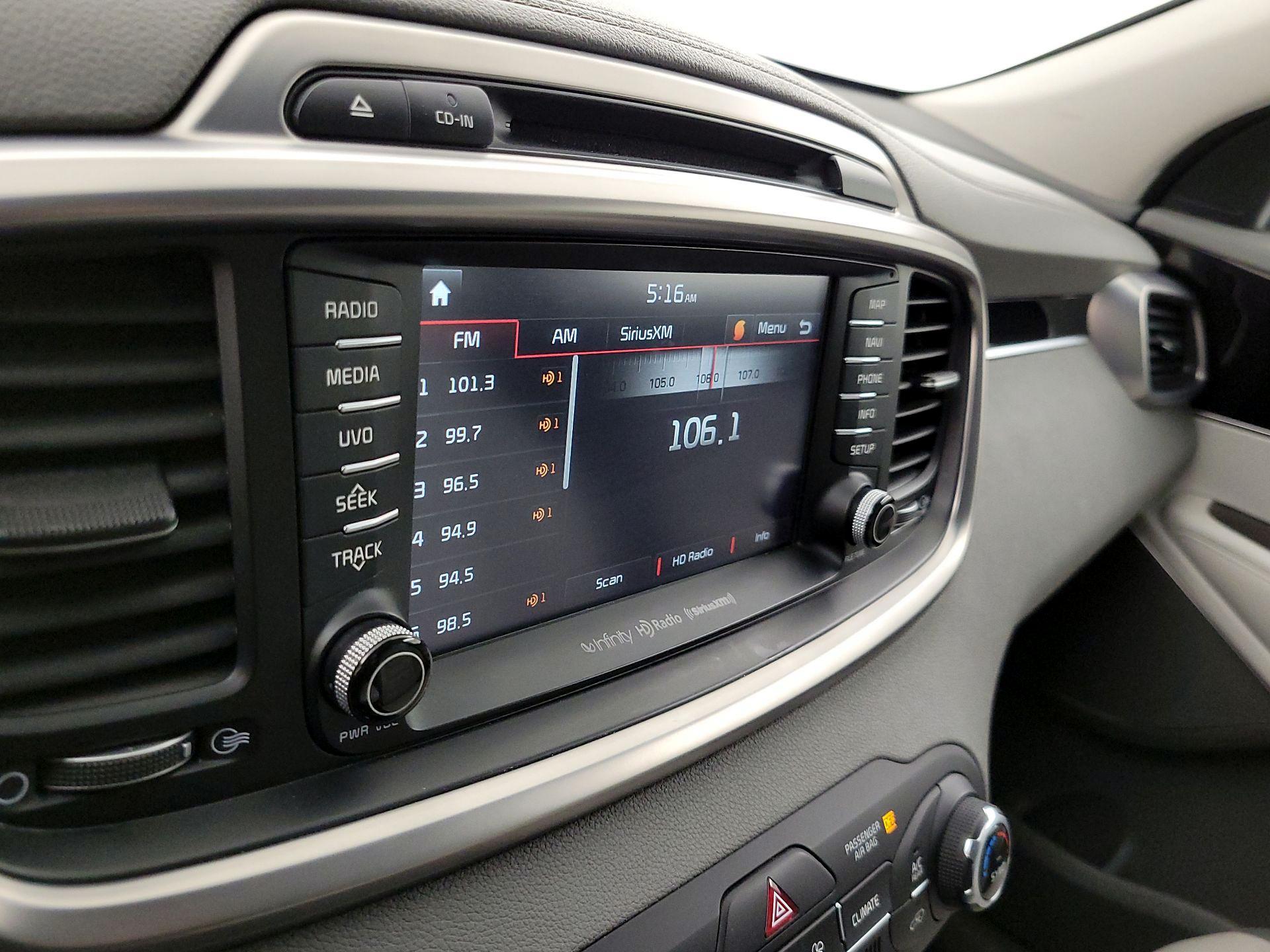 Thumbnail: 2017 Kia Sorento - 16