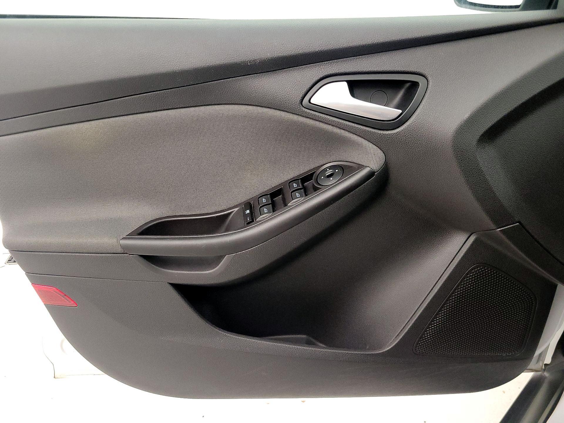 Thumbnail: 2014 Ford Focus - 12