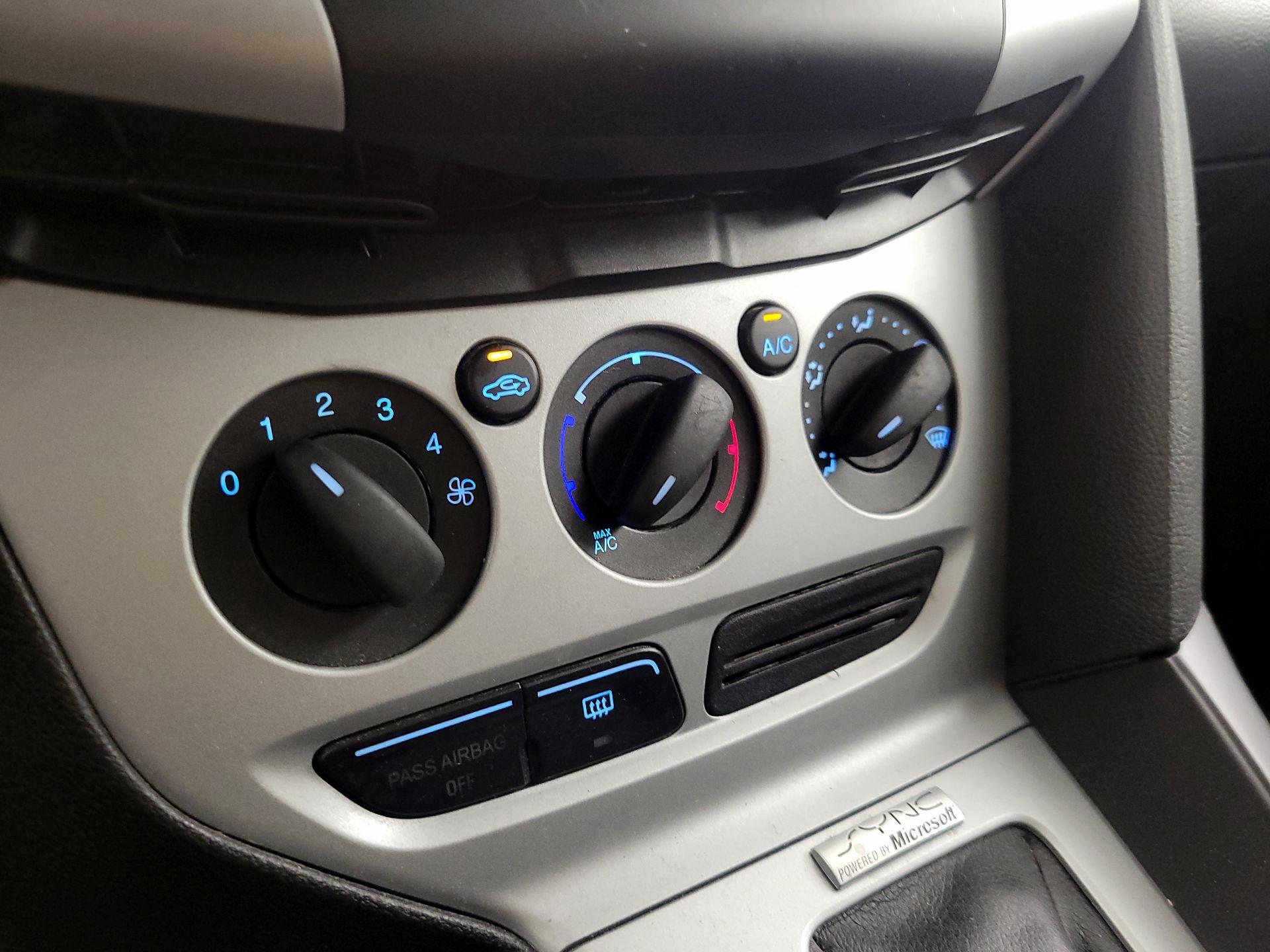 Thumbnail: 2014 Ford Focus - 15