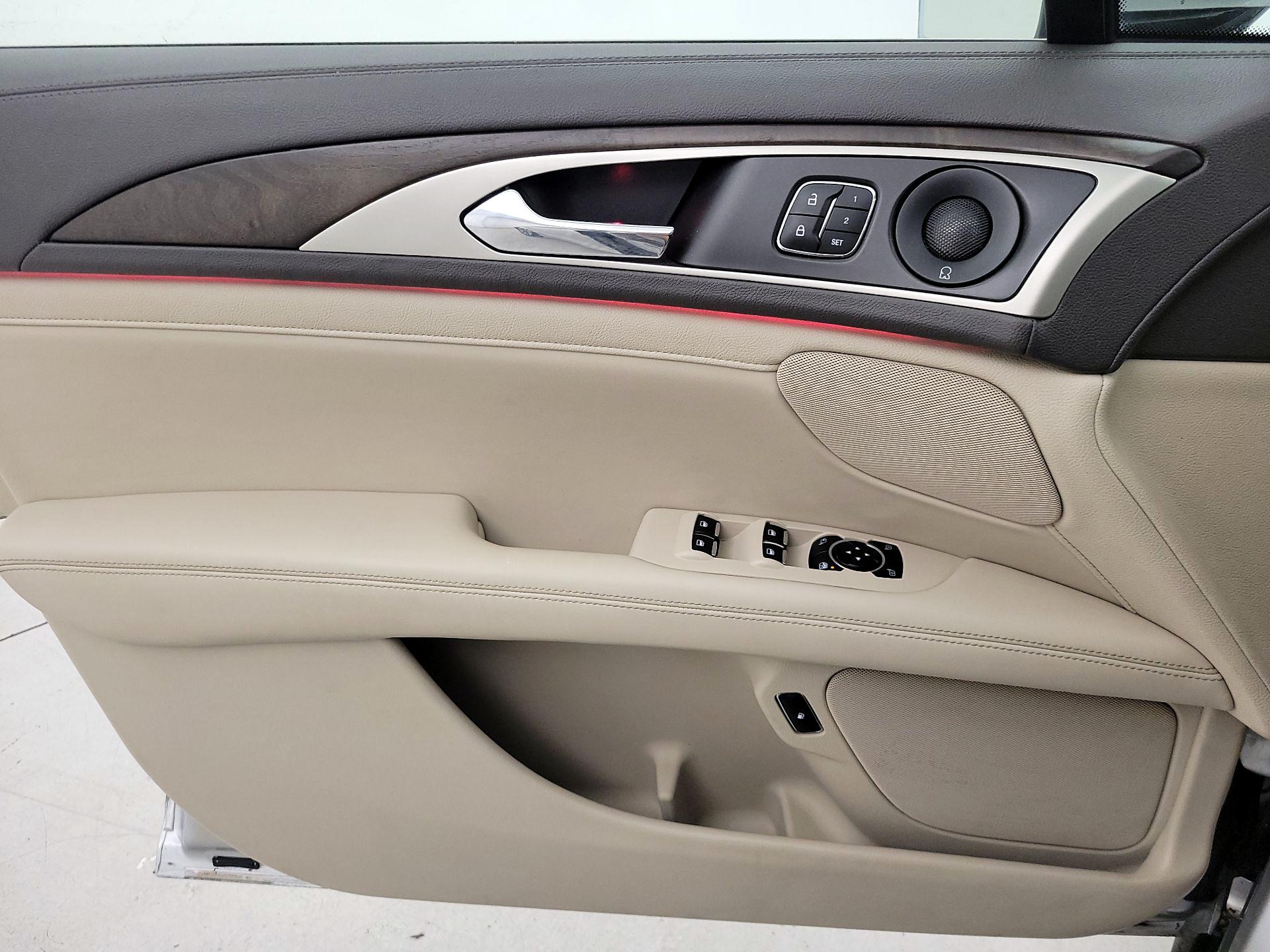 Thumbnail: 2019 Lincoln MKZ - 12