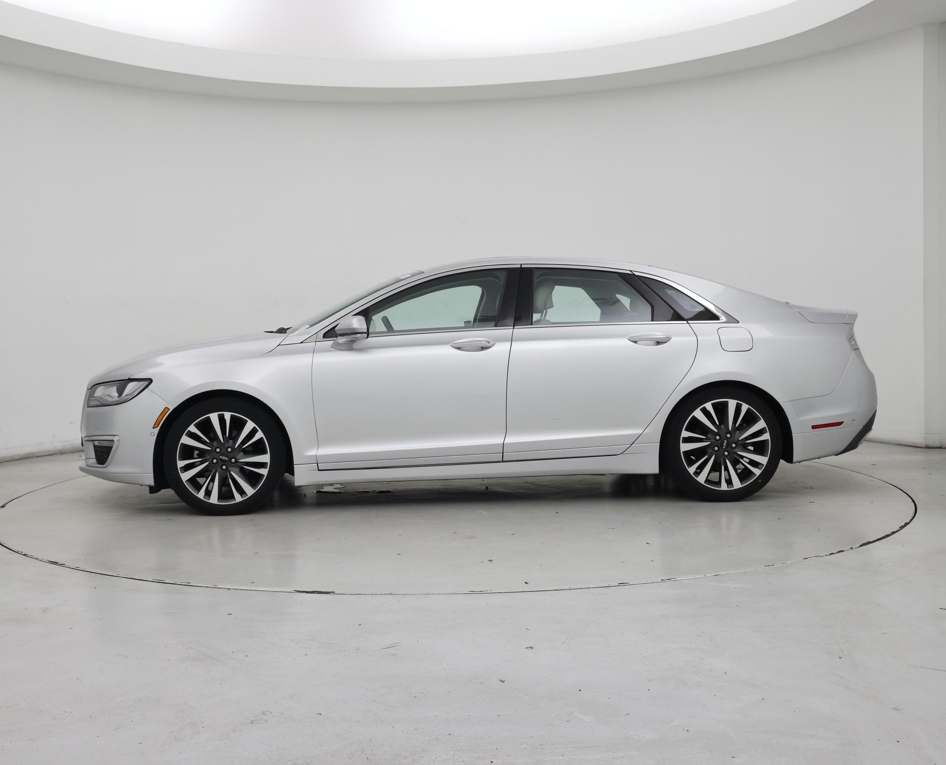 Thumbnail: 2019 Lincoln MKZ - 3