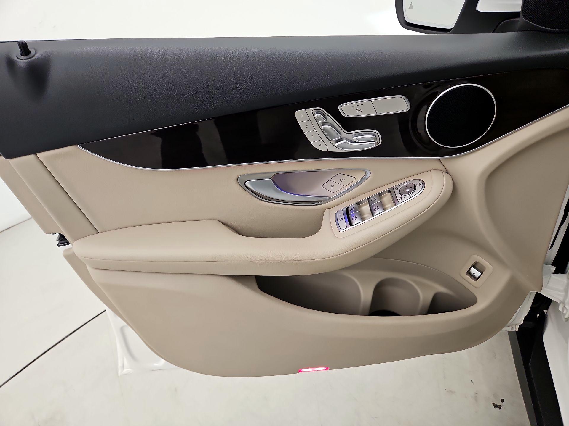 Thumbnail: 2022 Mercedes-Benz GLC - 12