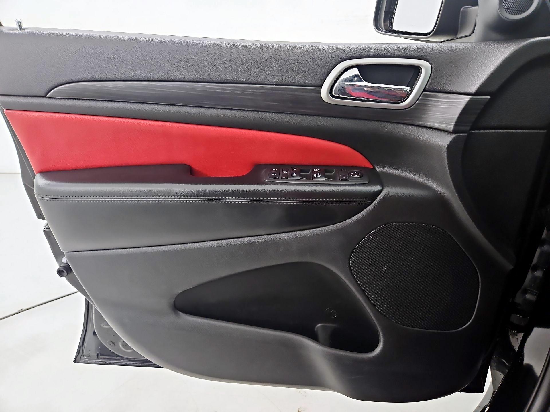 Thumbnail: 2019 Jeep Grand Cherokee - 12