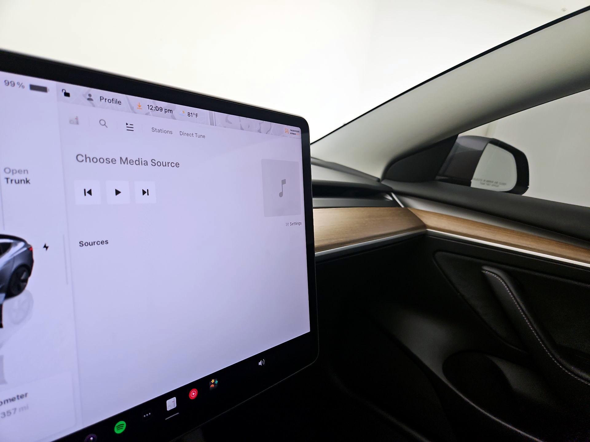 Thumbnail: 2023 Tesla Model 3 - 15