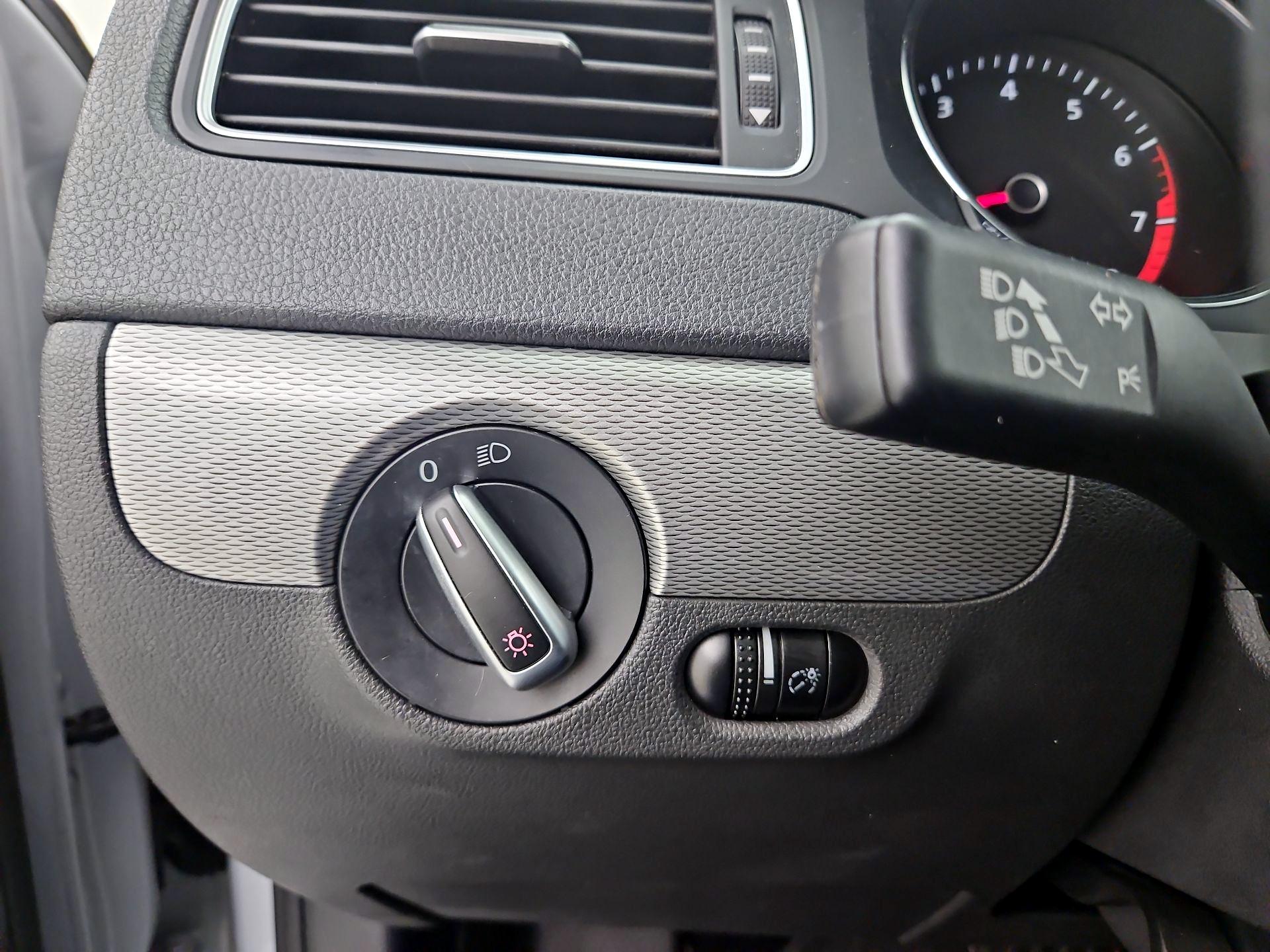 Thumbnail: 2017 Volkswagen Jetta - 13