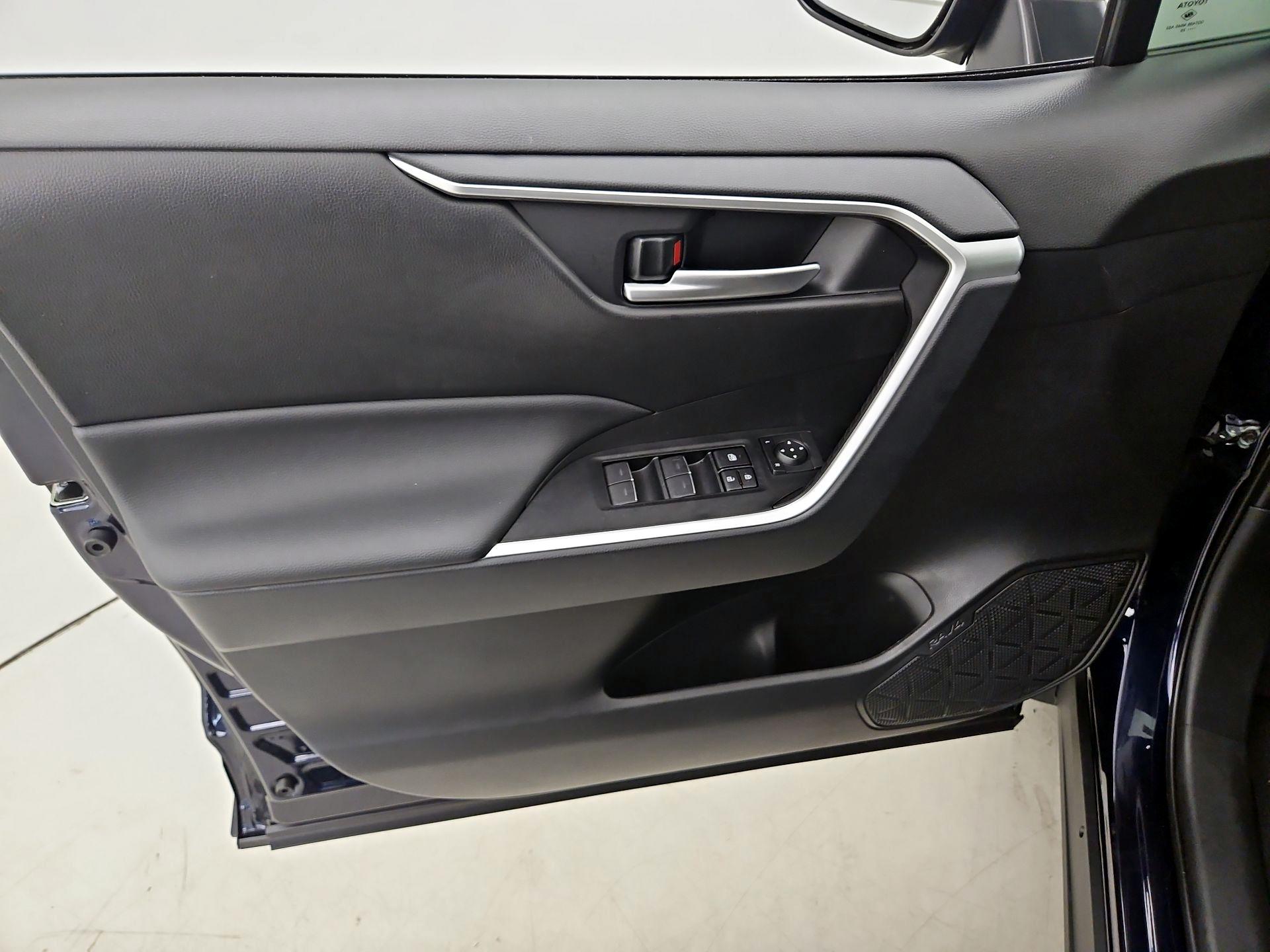 Thumbnail: 2025 Toyota RAV4 - 12