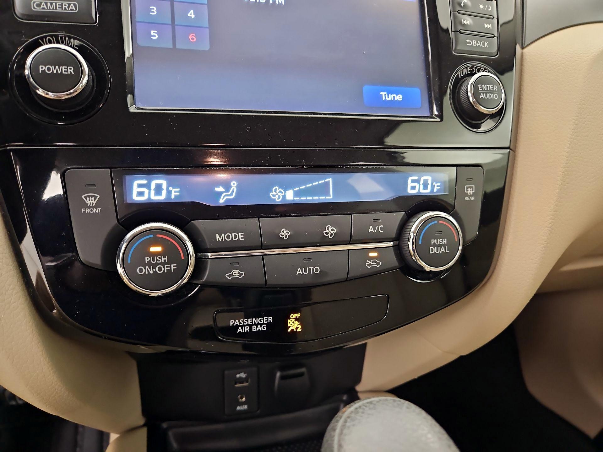 Thumbnail: 2016 Nissan Rogue - 16