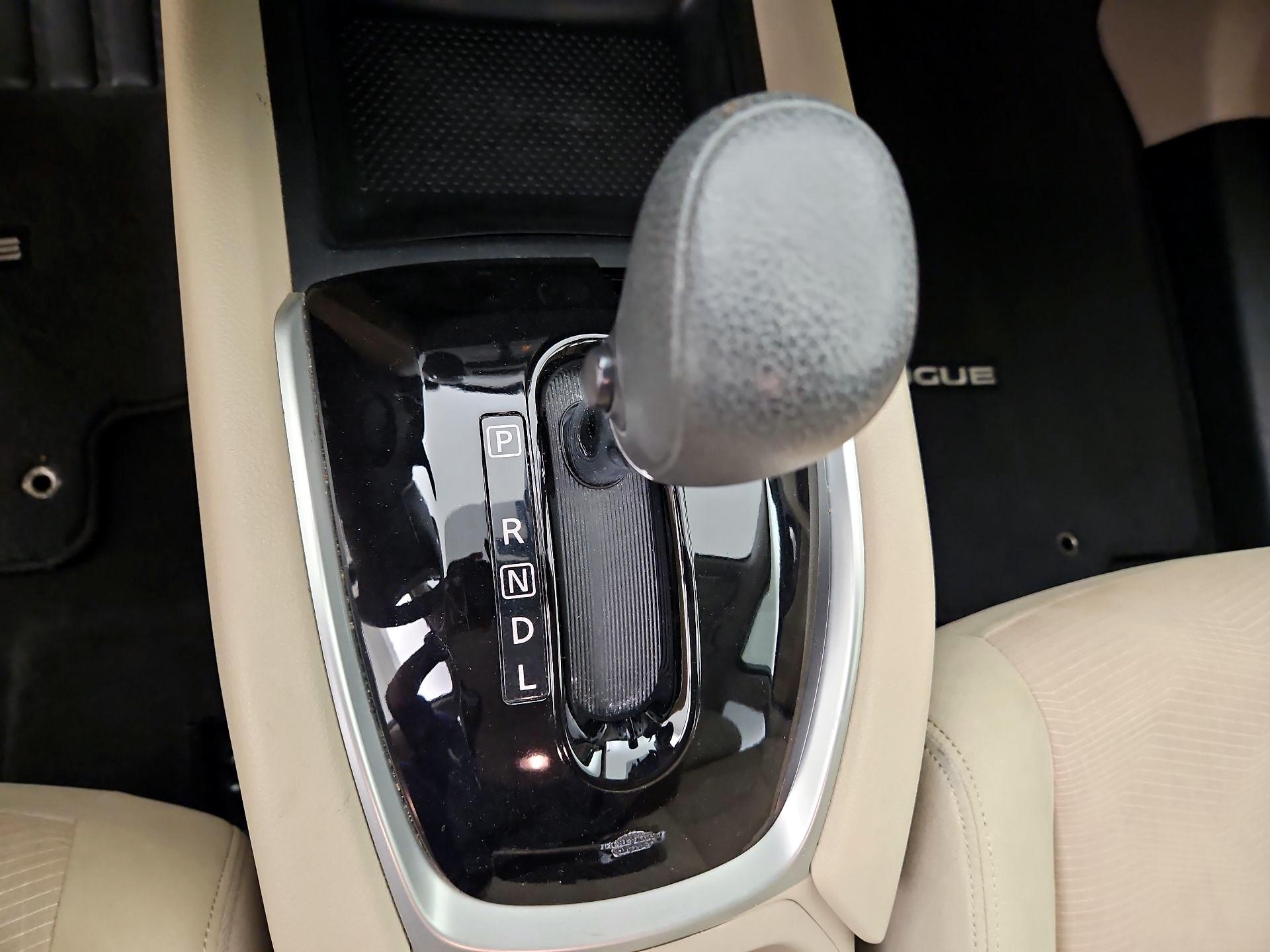 Thumbnail: 2016 Nissan Rogue - 17