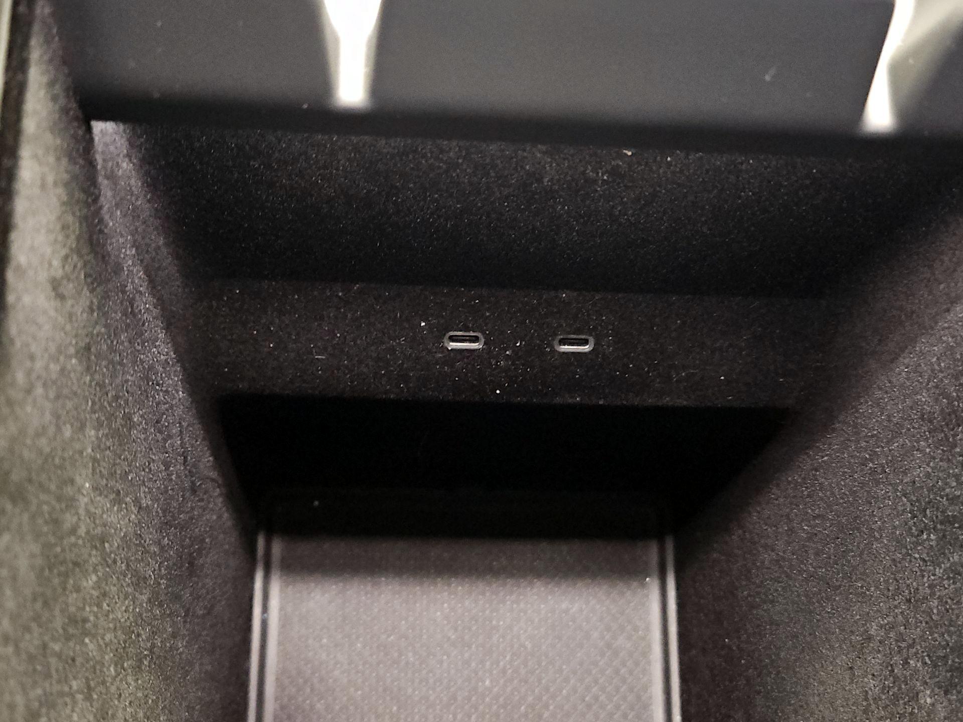 Thumbnail: 2022 Rivian R1T - 18