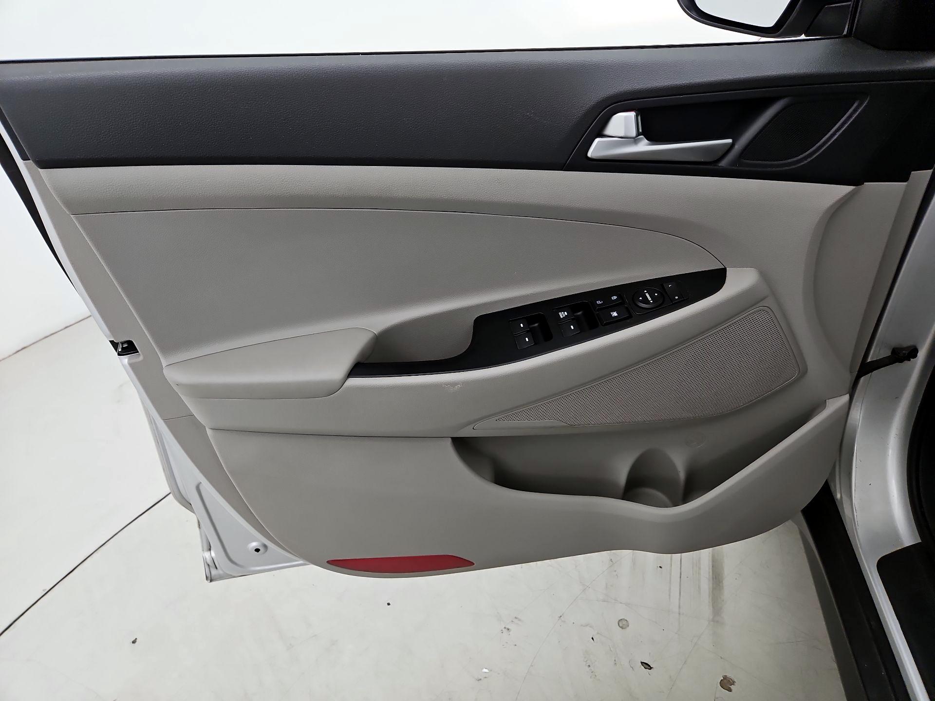 Thumbnail: 2019 Hyundai Tucson - 12