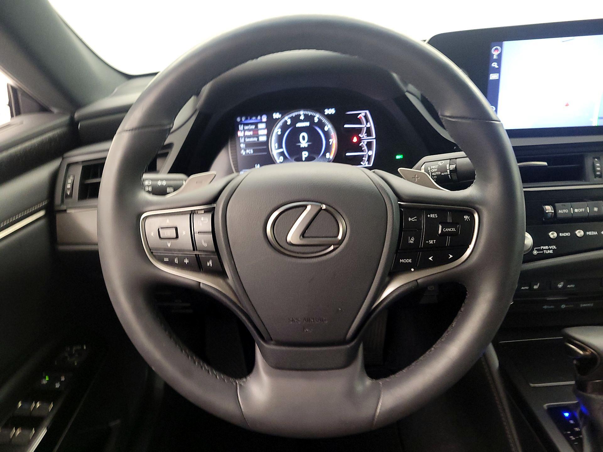 Thumbnail: 2022 Lexus ES - 10