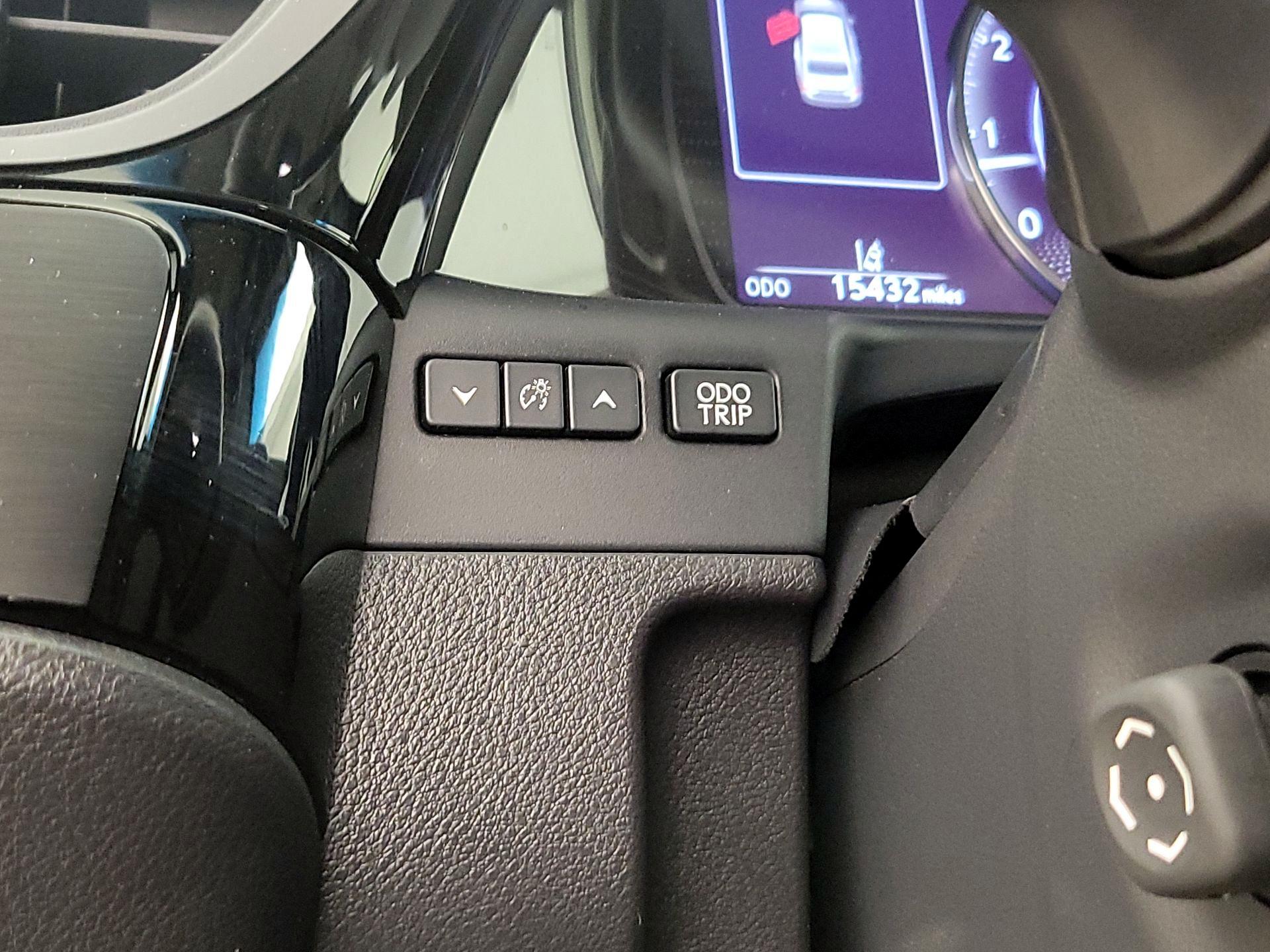 Thumbnail: 2022 Lexus ES - 13