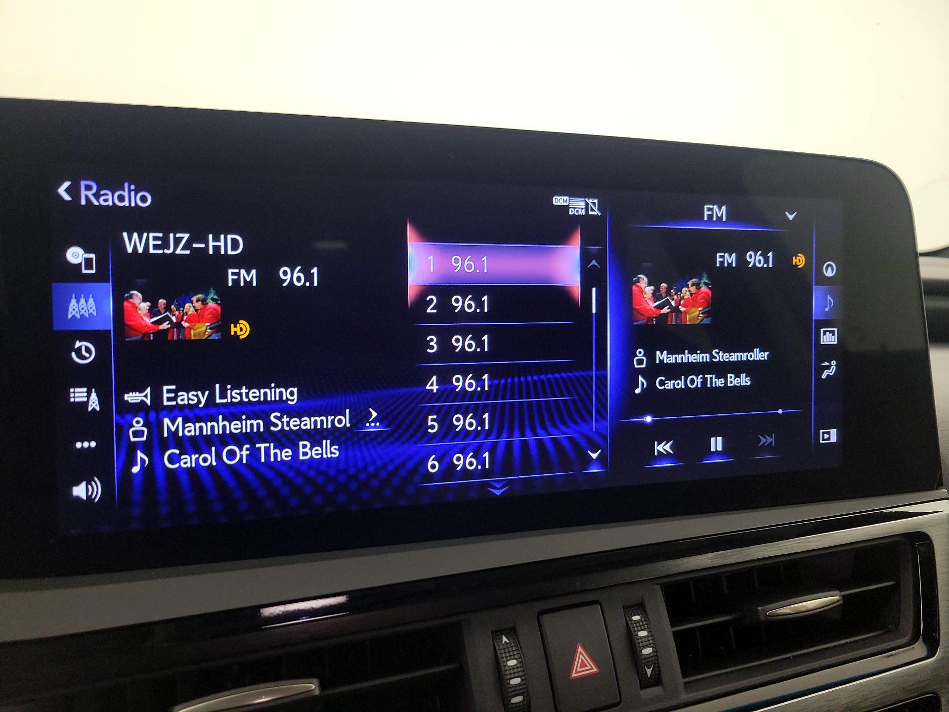 Thumbnail: 2022 Lexus ES - 16