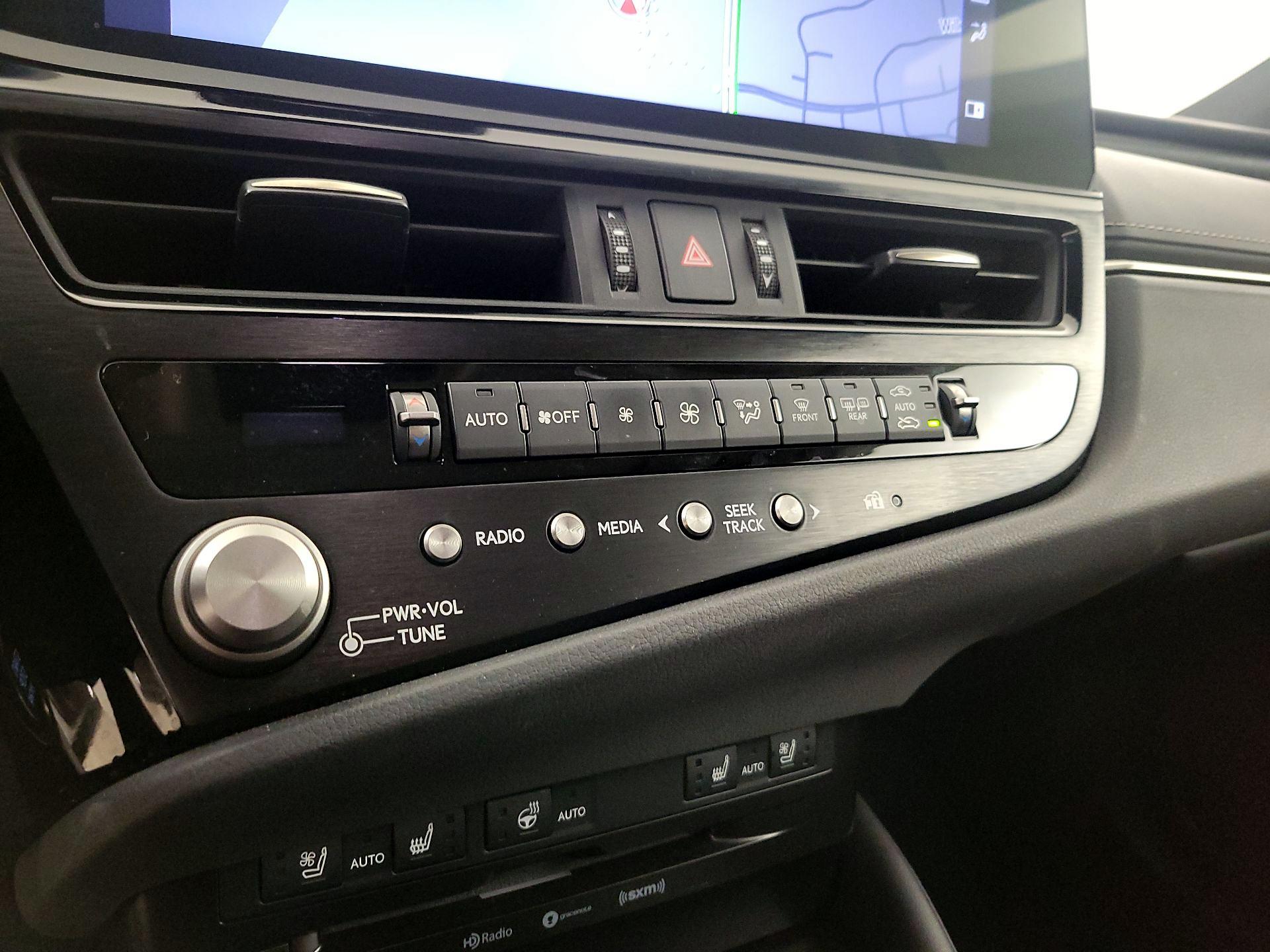 Thumbnail: 2022 Lexus ES - 17