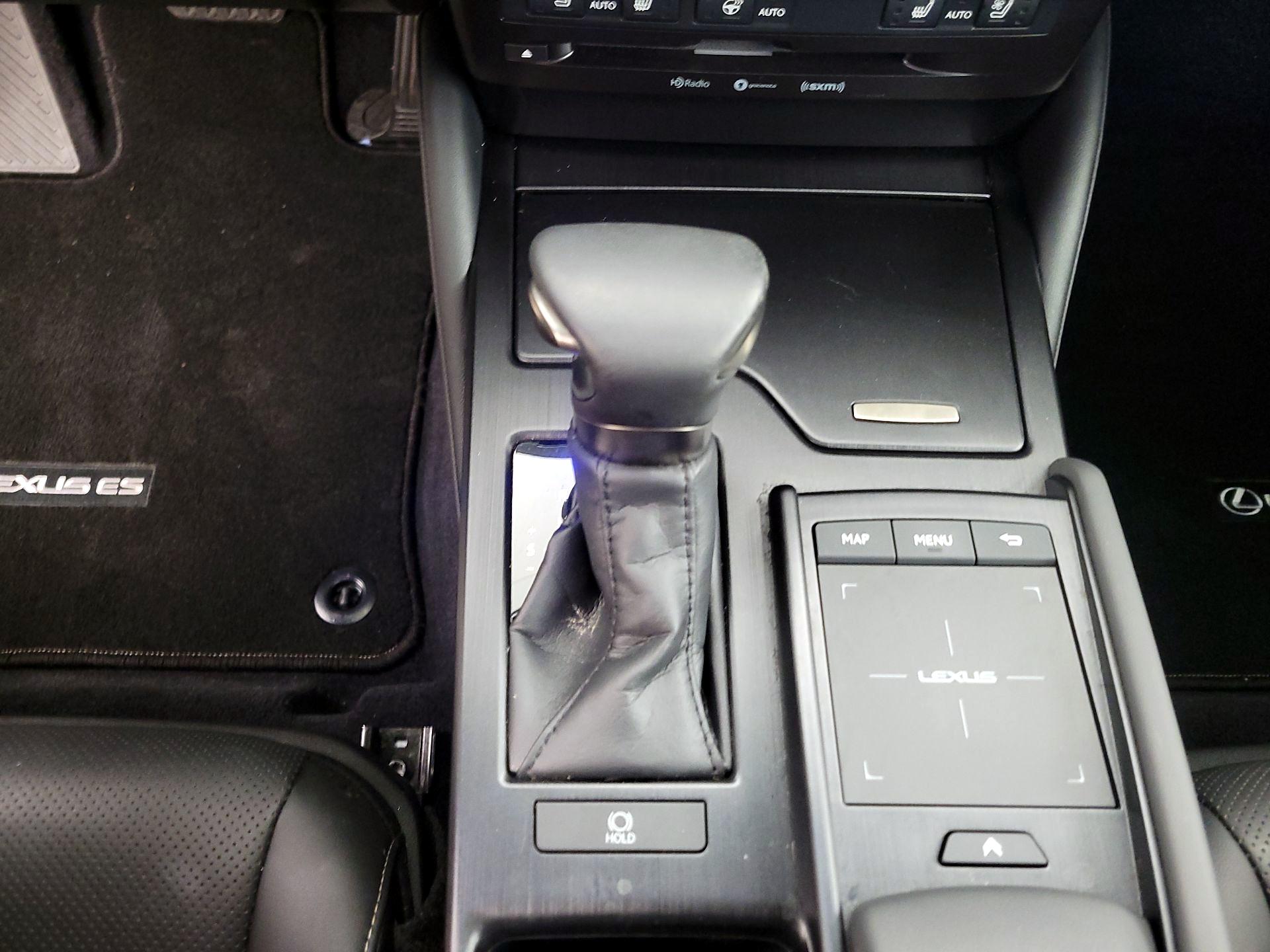 Thumbnail: 2022 Lexus ES - 18