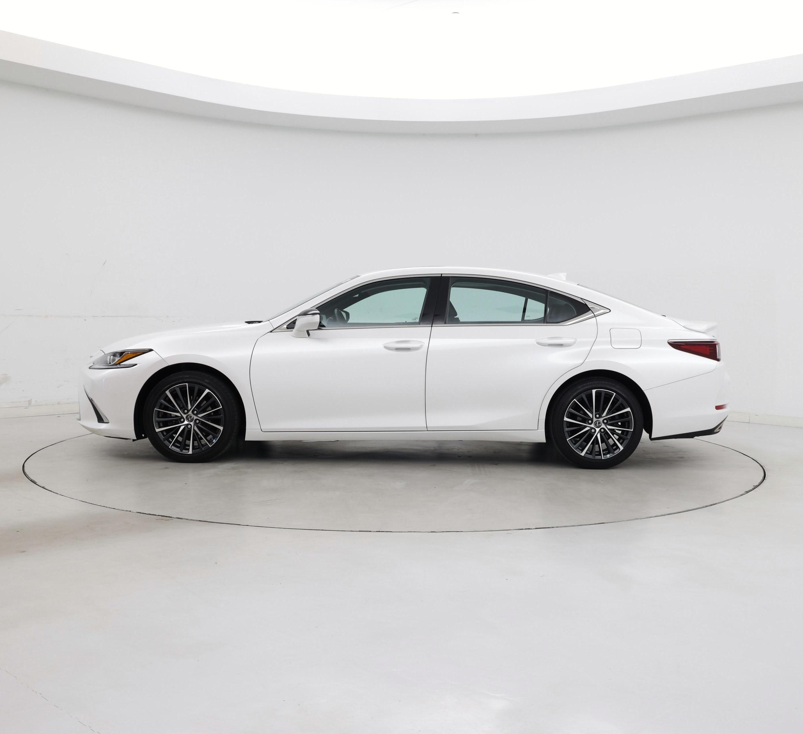 Thumbnail: 2022 Lexus ES - 3