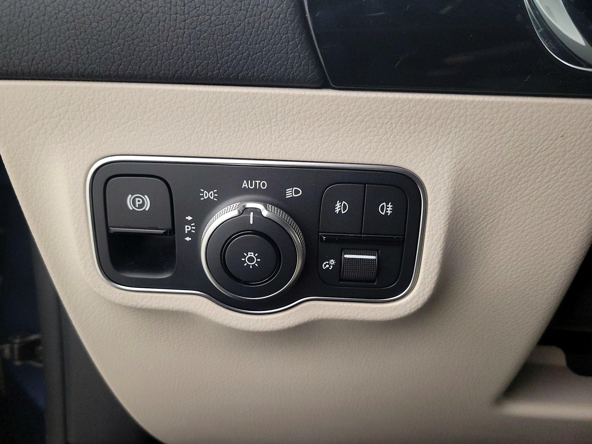 Thumbnail: 2023 Mercedes-Benz GLA - 13