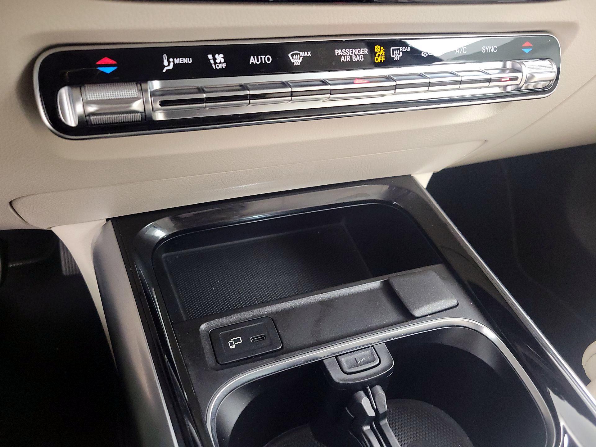 Thumbnail: 2023 Mercedes-Benz GLA - 16