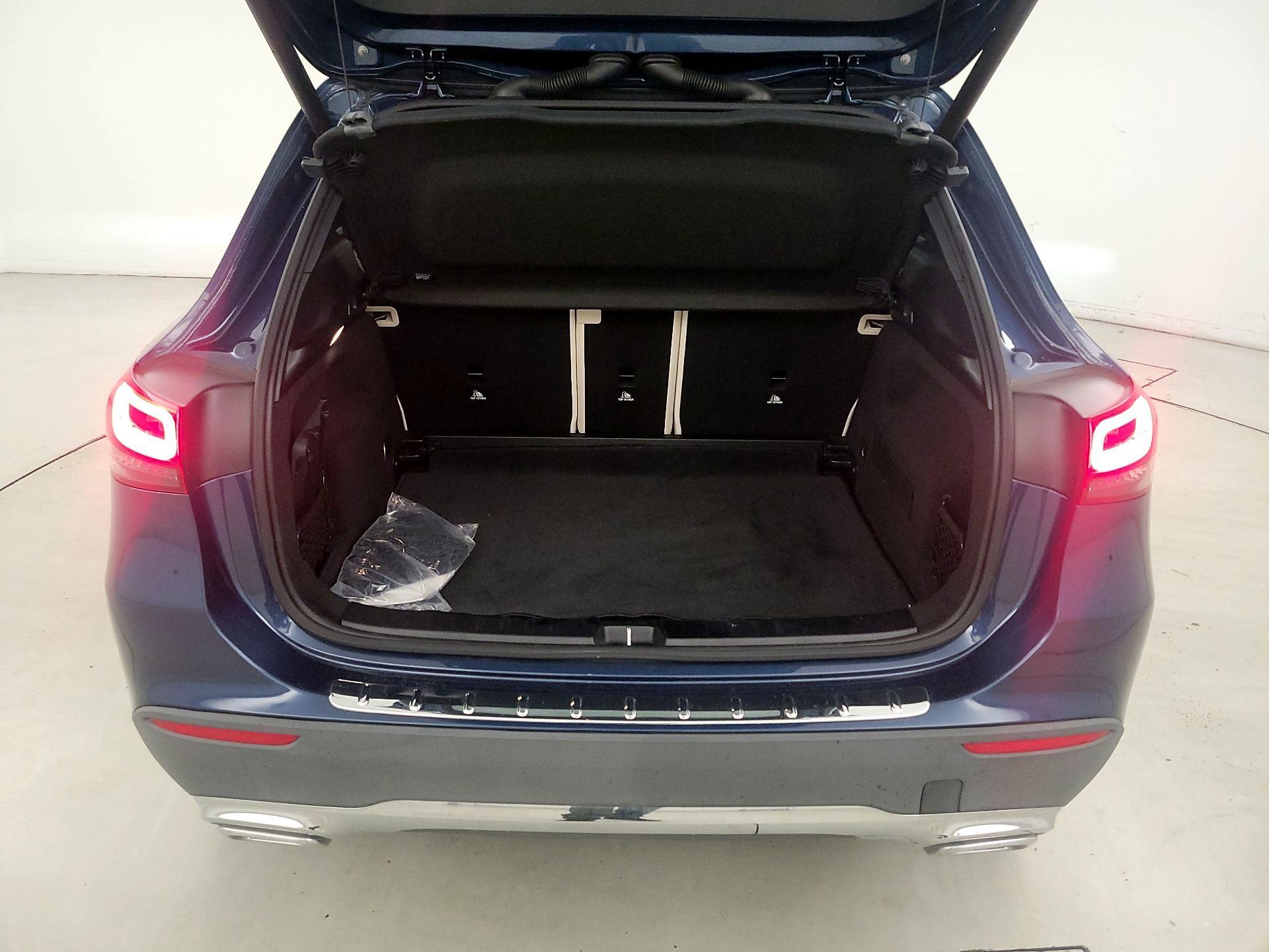 Thumbnail: 2023 Mercedes-Benz GLA - 20