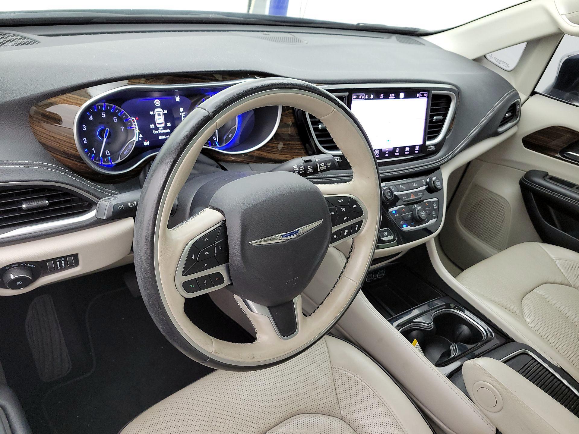 Thumbnail: 2021 Chrysler Pacifica - 9