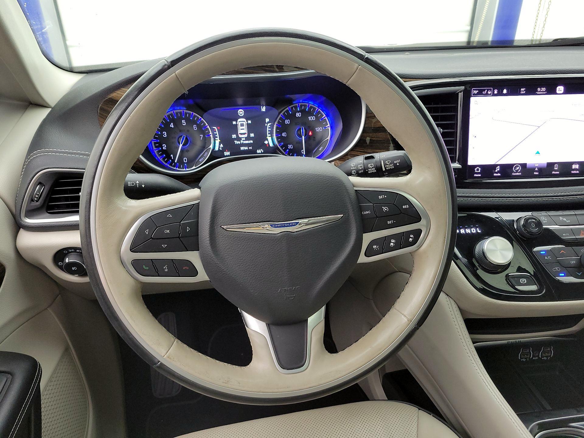 Thumbnail: 2021 Chrysler Pacifica - 10