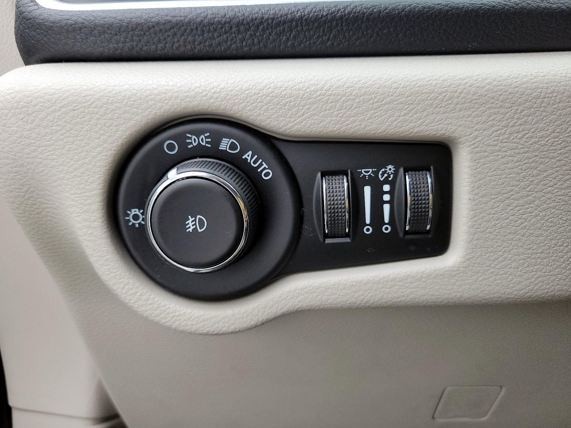 Thumbnail: 2021 Chrysler Pacifica - 13