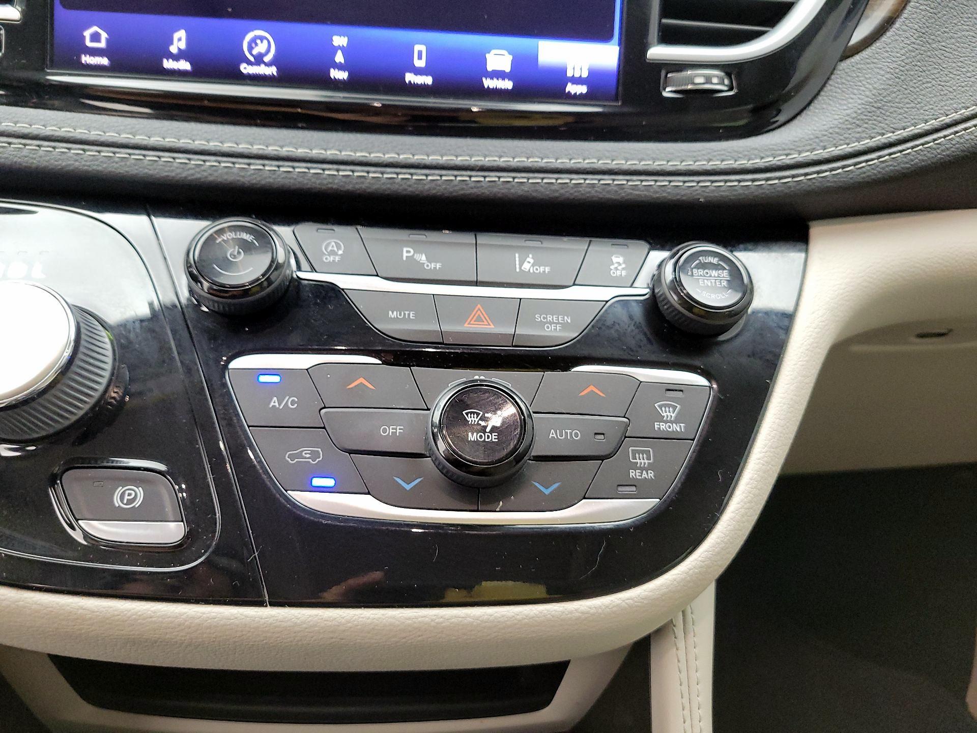 Thumbnail: 2021 Chrysler Pacifica - 17