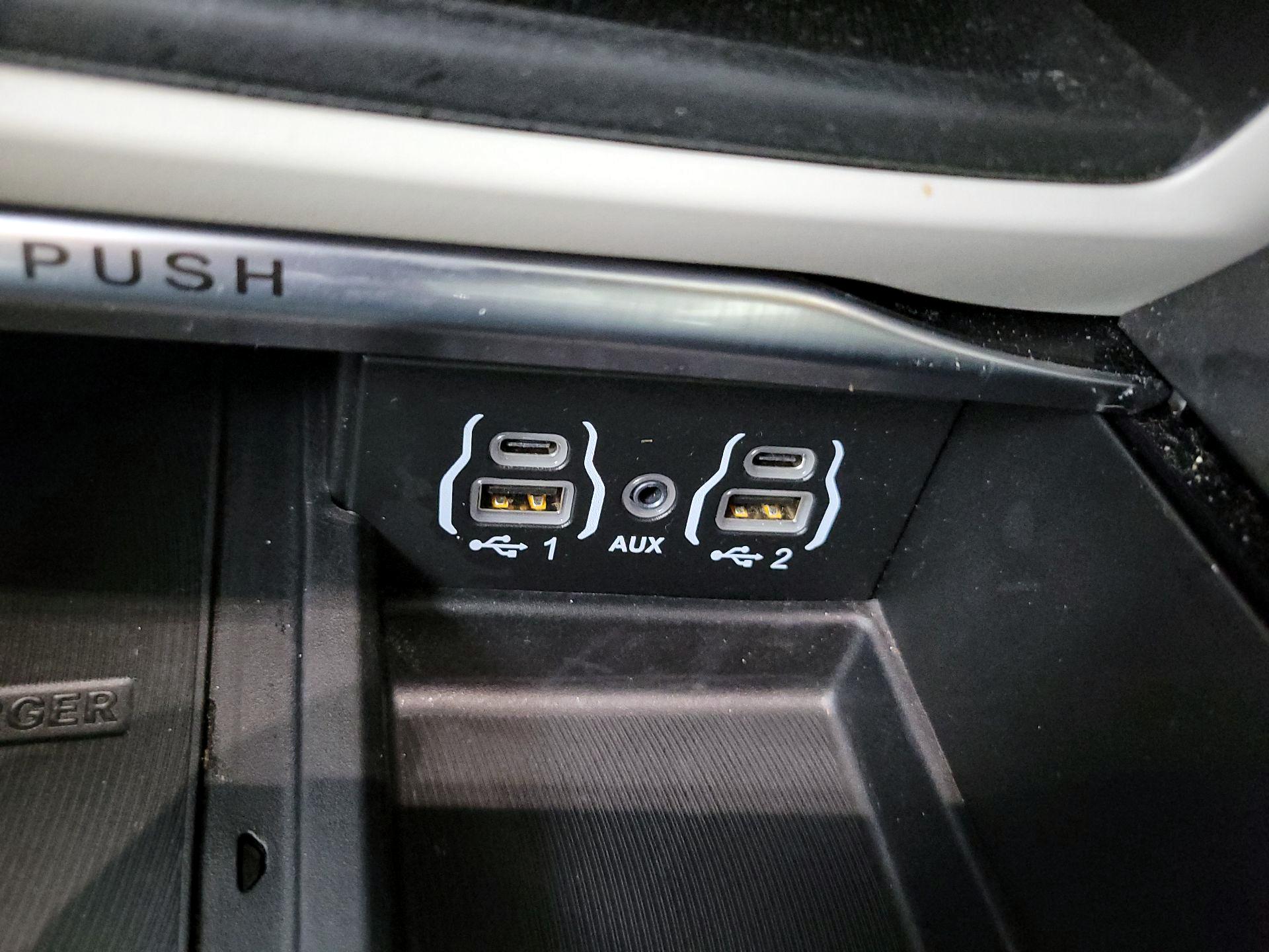 Thumbnail: 2021 Chrysler Pacifica - 19