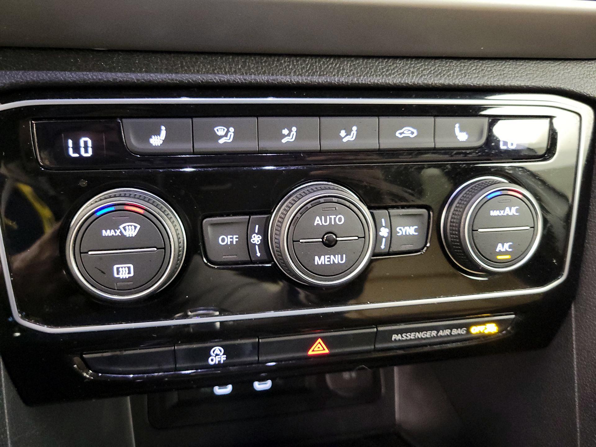 Thumbnail: 2022 Volkswagen Atlas - 16