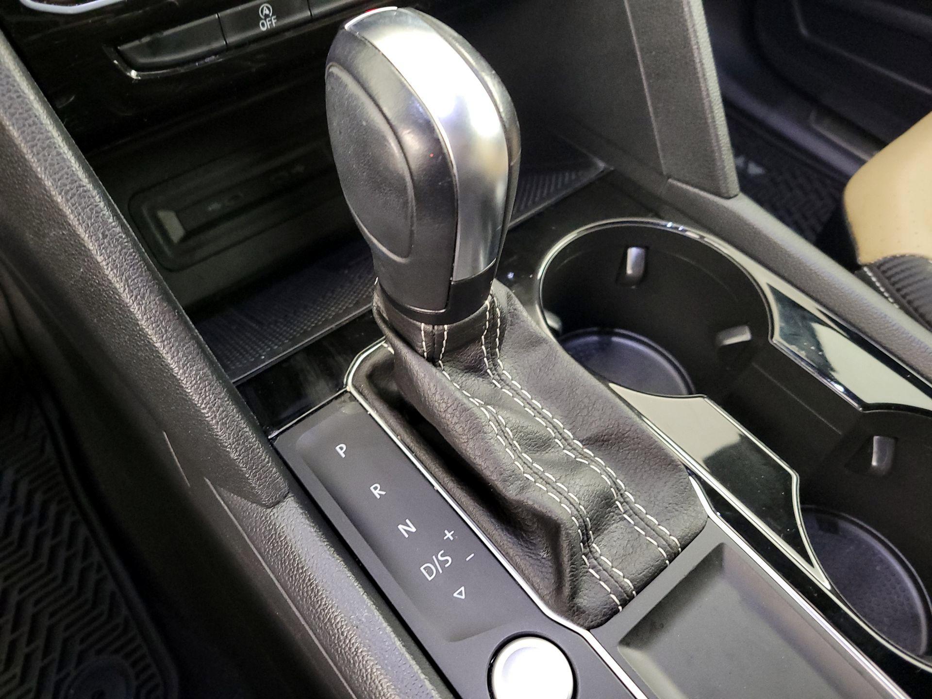 Thumbnail: 2022 Volkswagen Atlas - 17