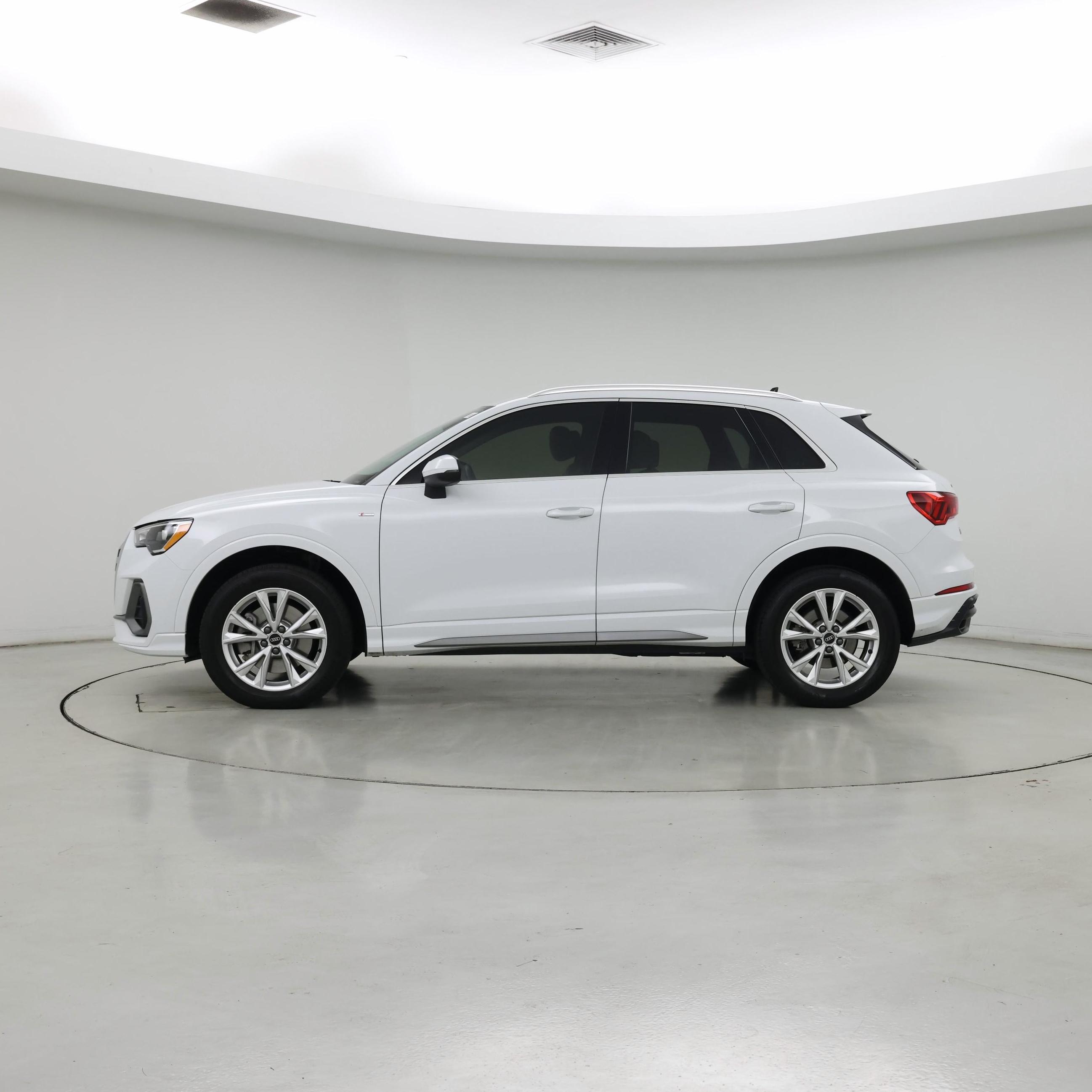 Thumbnail: 2022 Audi Q3 - 3