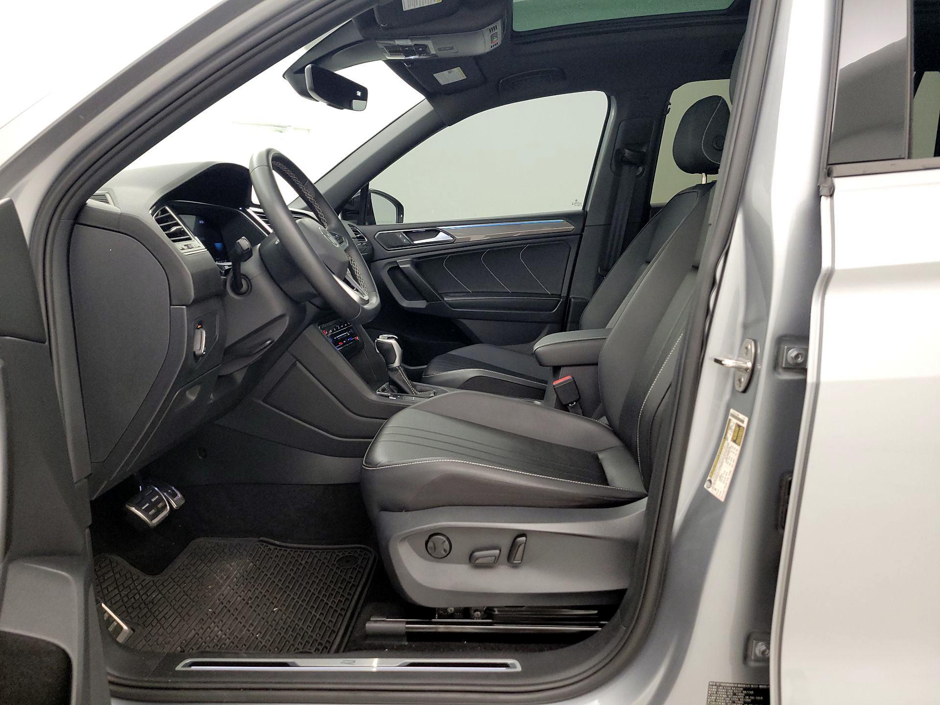 Thumbnail: 2023 Volkswagen Tiguan - 11