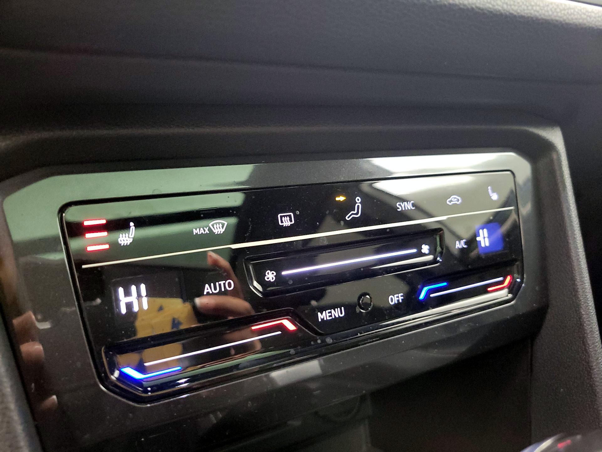 Thumbnail: 2023 Volkswagen Tiguan - 17