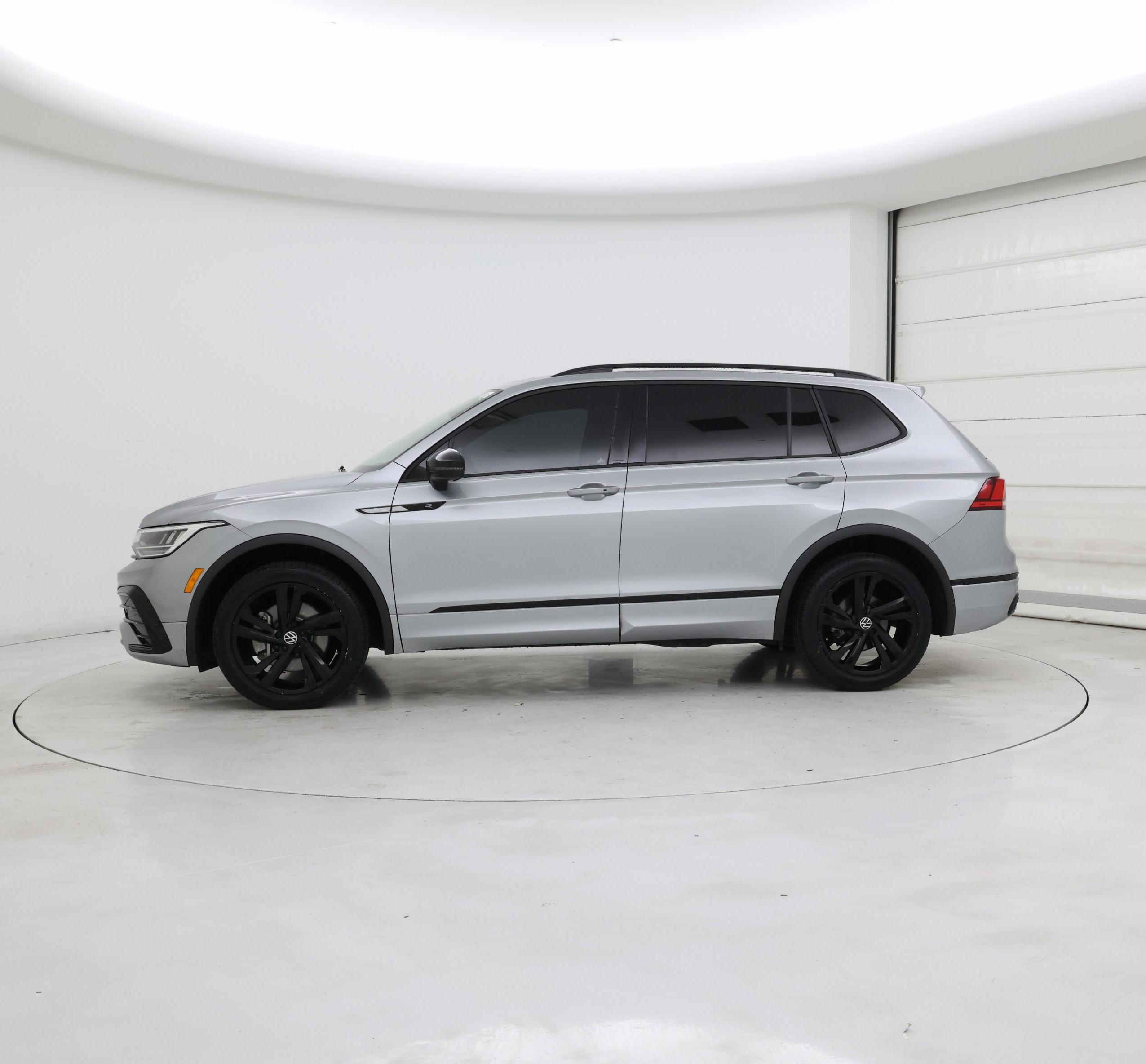 Thumbnail: 2023 Volkswagen Tiguan - 3