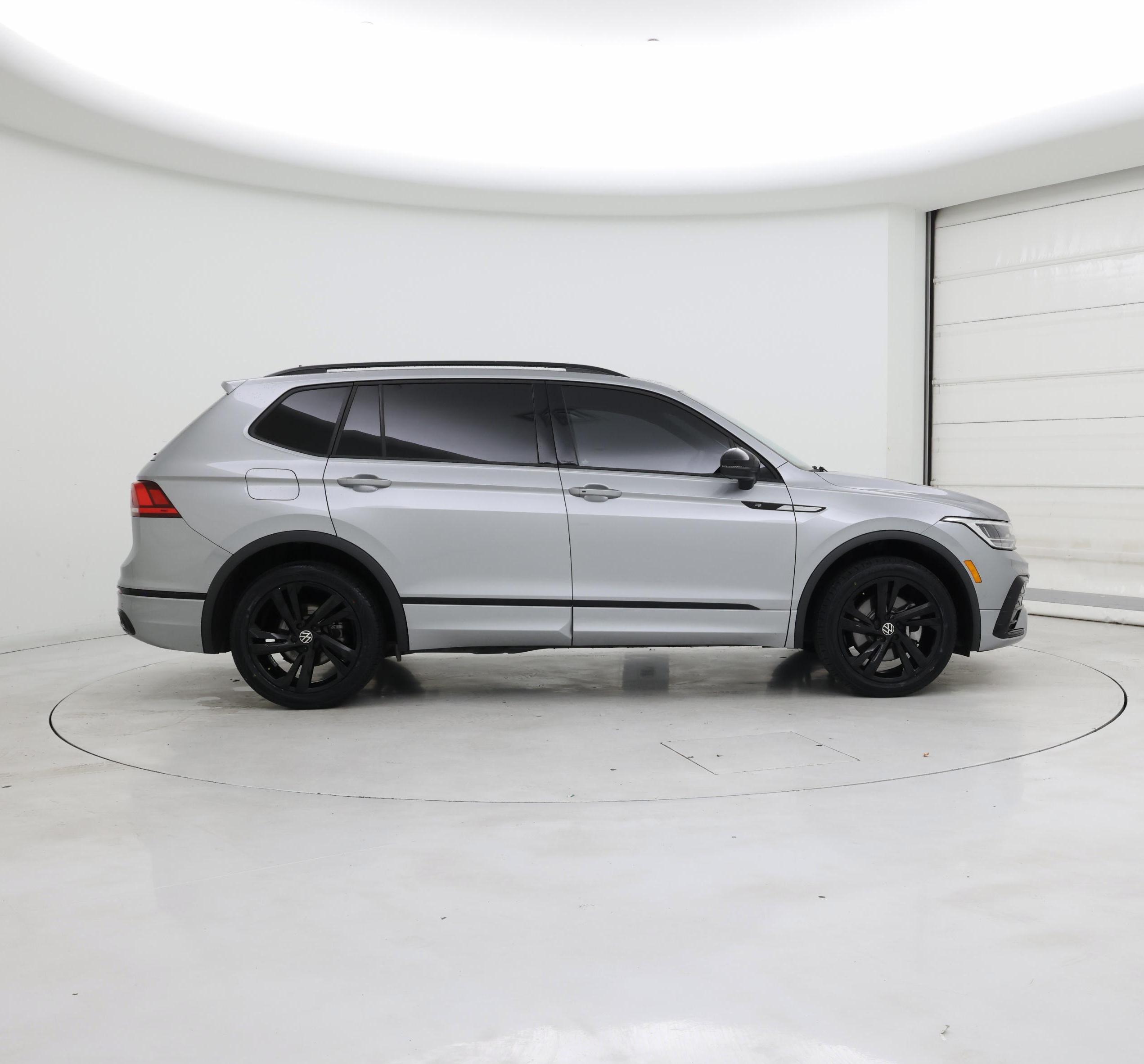 Thumbnail: 2023 Volkswagen Tiguan - 7