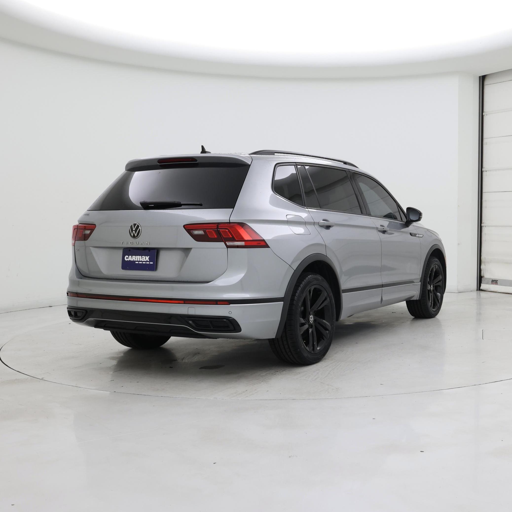 Thumbnail: 2023 Volkswagen Tiguan - 8