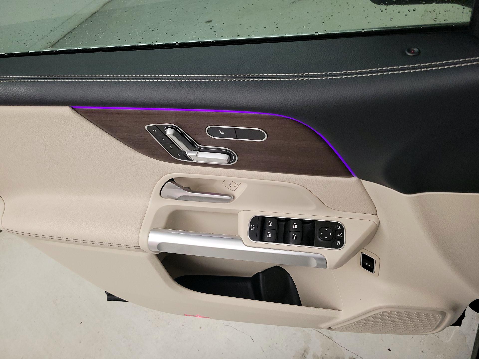 Thumbnail: 2020 Mercedes-Benz GLB - 12