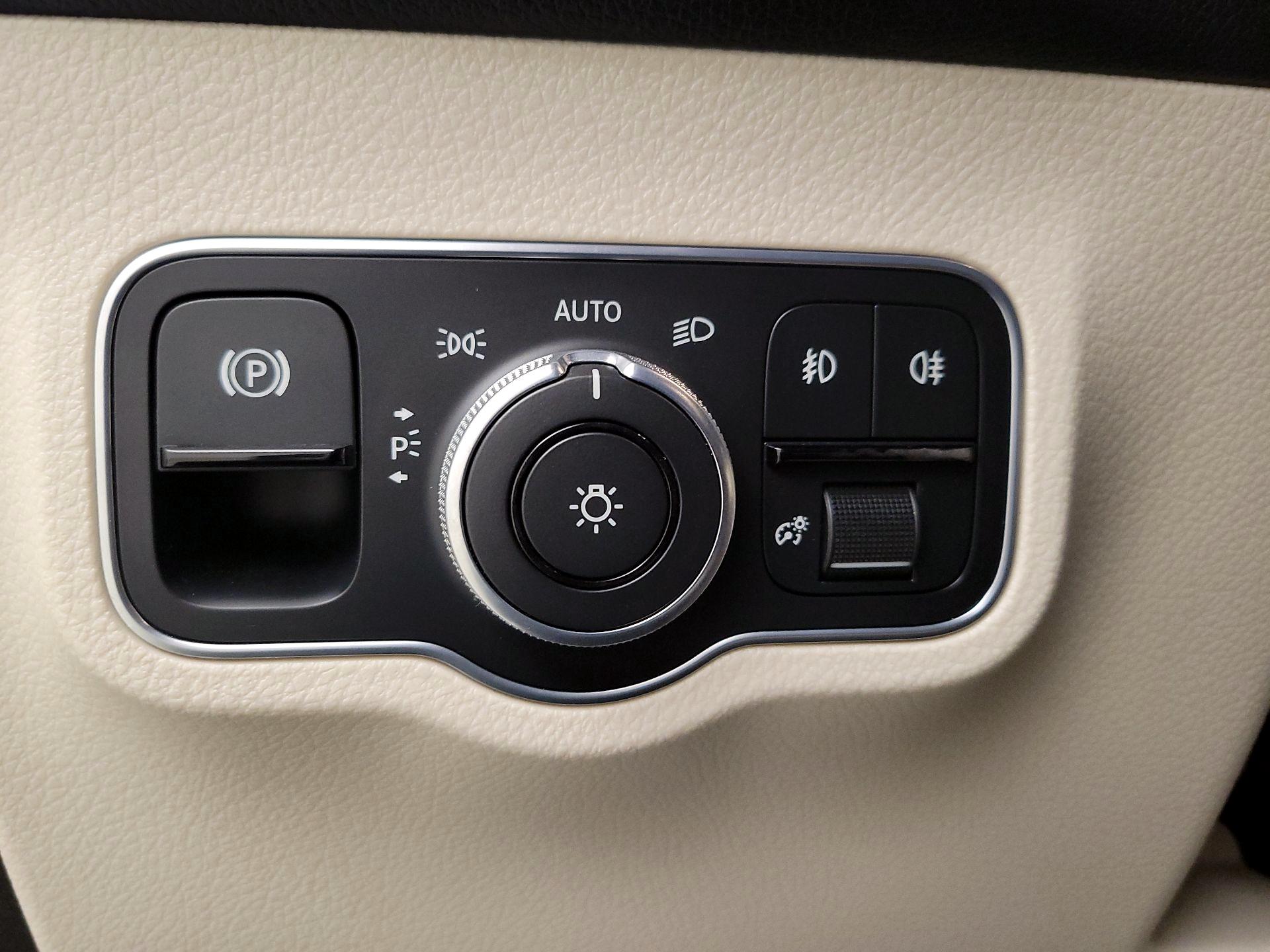 Thumbnail: 2020 Mercedes-Benz GLB - 13