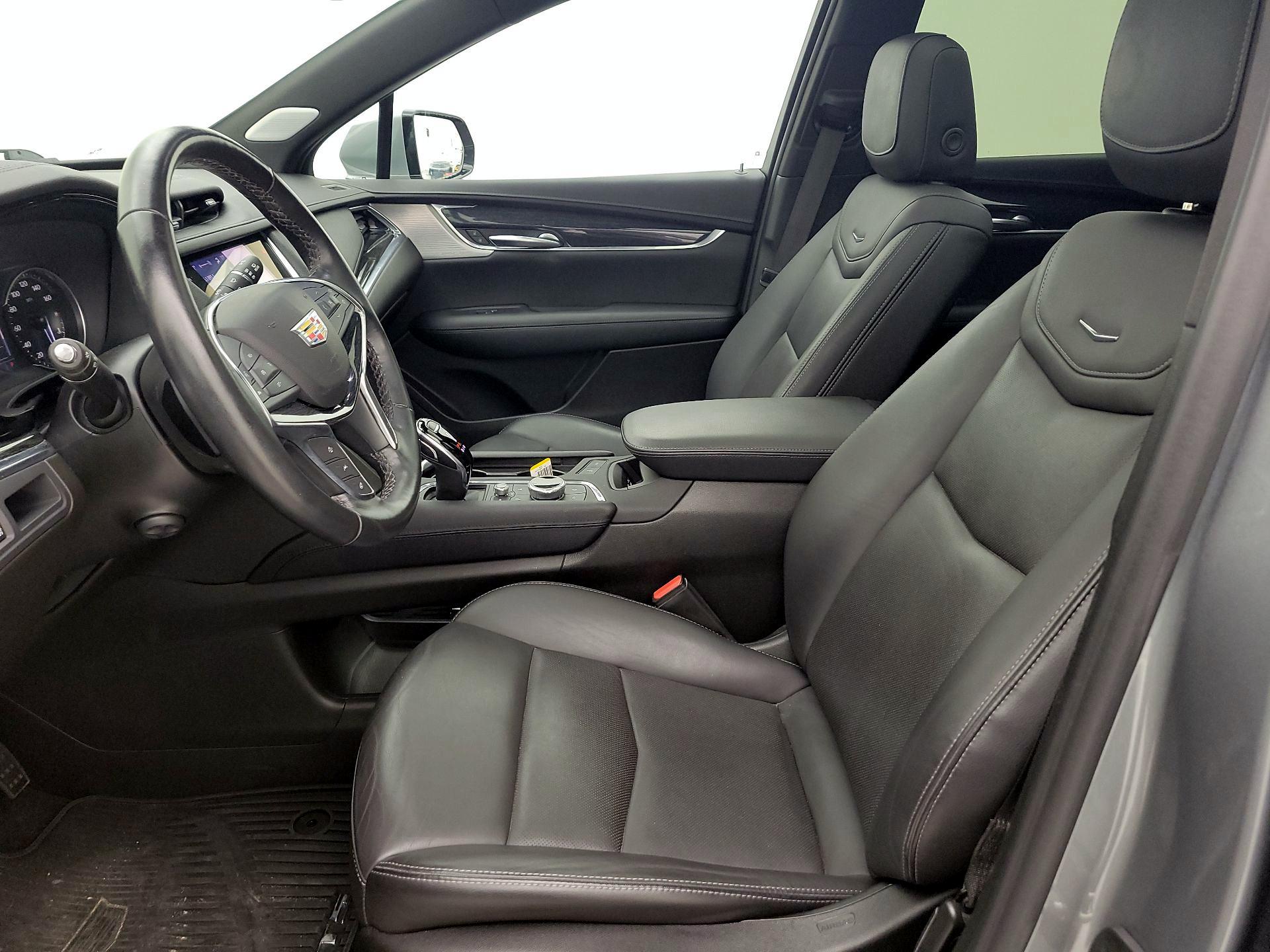 Thumbnail: 2023 Cadillac XT5 - 11