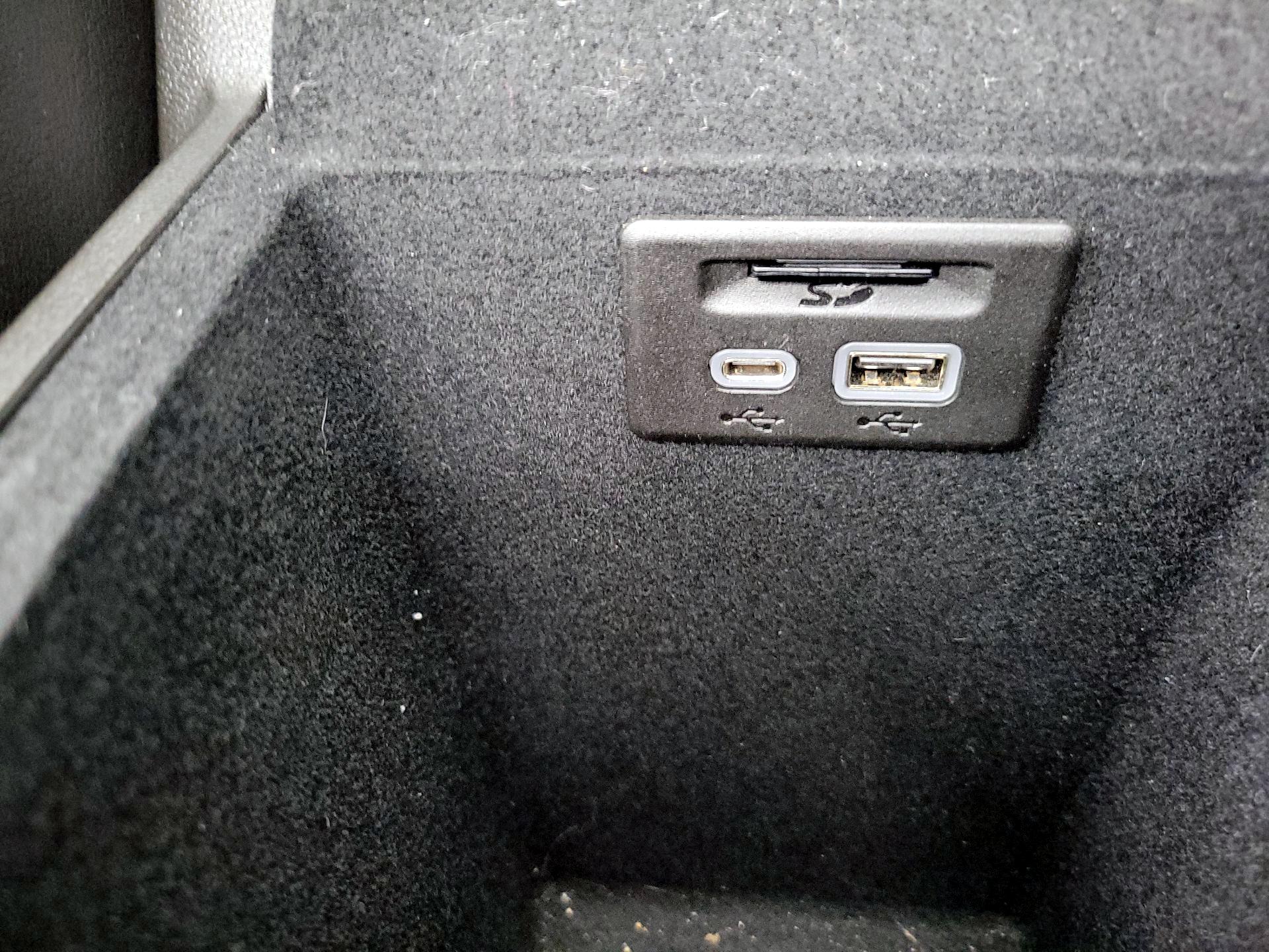 Thumbnail: 2023 Cadillac XT5 - 19