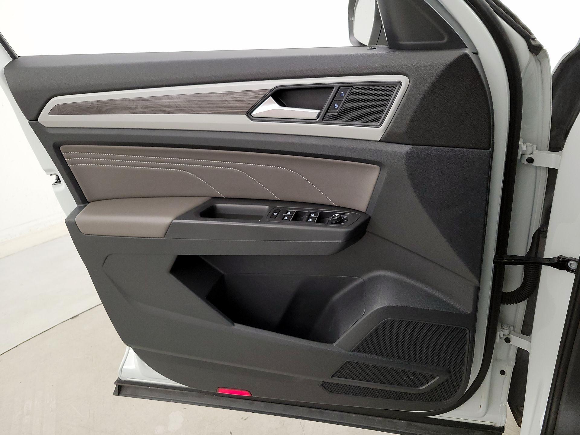 Thumbnail: 2022 Volkswagen Atlas - 12